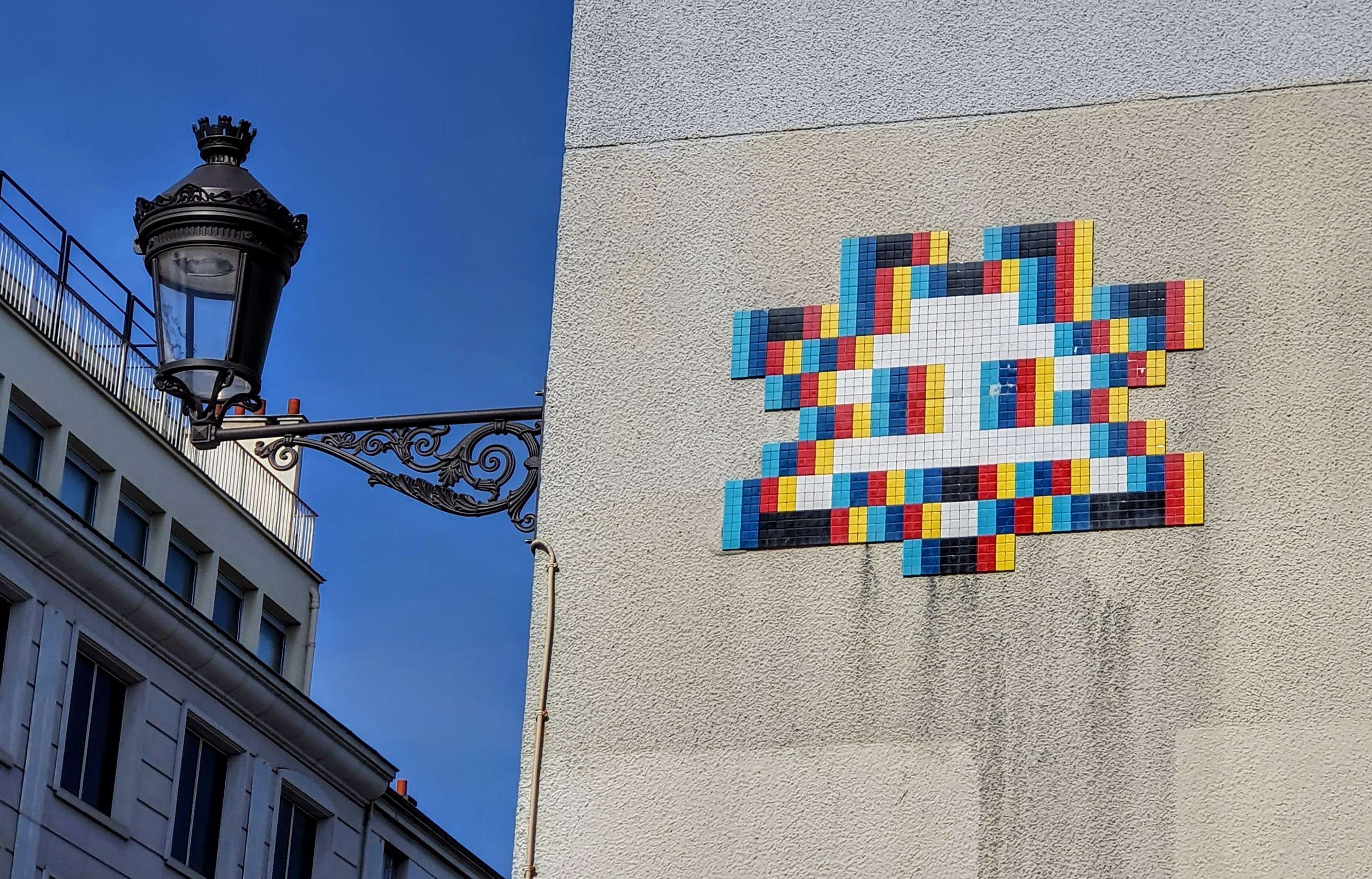 
								Street-art graffiti fresque 
								Invader 
									16 Avenue de Paris
									94300
									Vincennes
									France 
									Pat Finder
								Street-Art-Safari.com
								