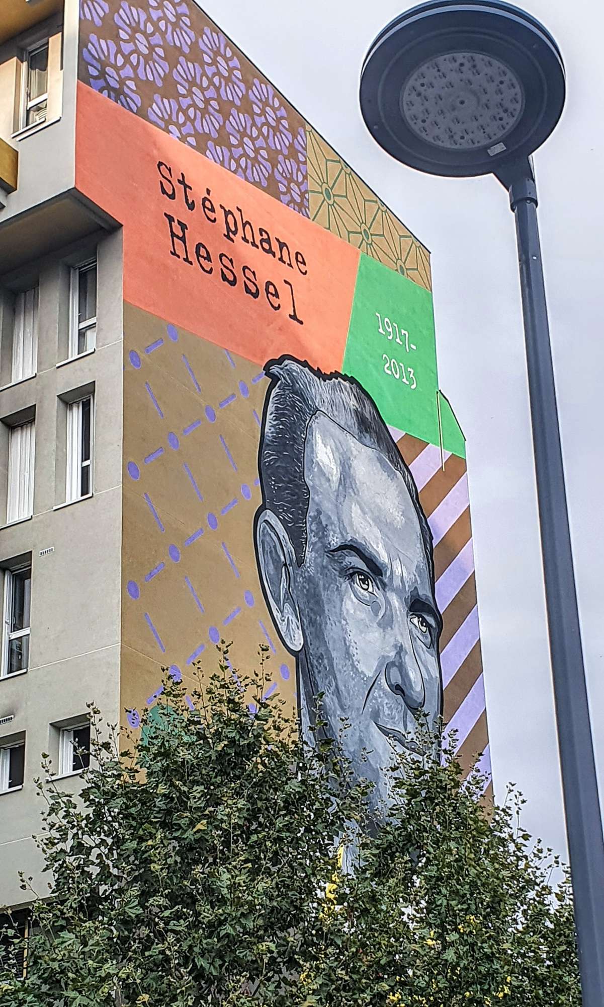 
								Street-art graffiti fresque 
								 
									51 Avenue de la R&eacute;sistance
									93100
									Montreuil
									France 
									Pat Finder
								Street-Art-Safari.com
								