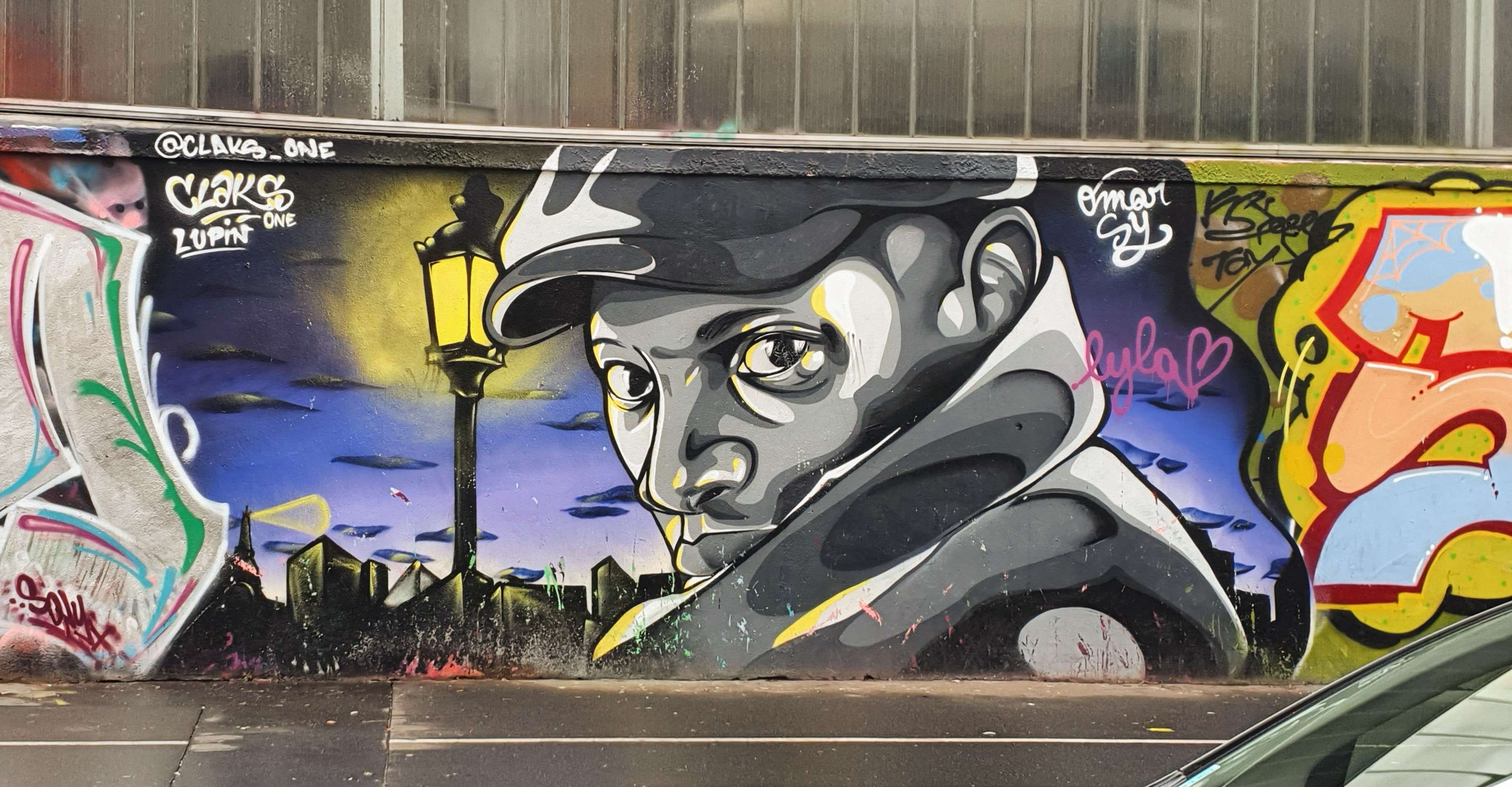 
								Street-art graffiti fresque 
								Claks One 
									
									75018
									Paris
									France 
									Pat Finder
								Street-Art-Safari.com
								