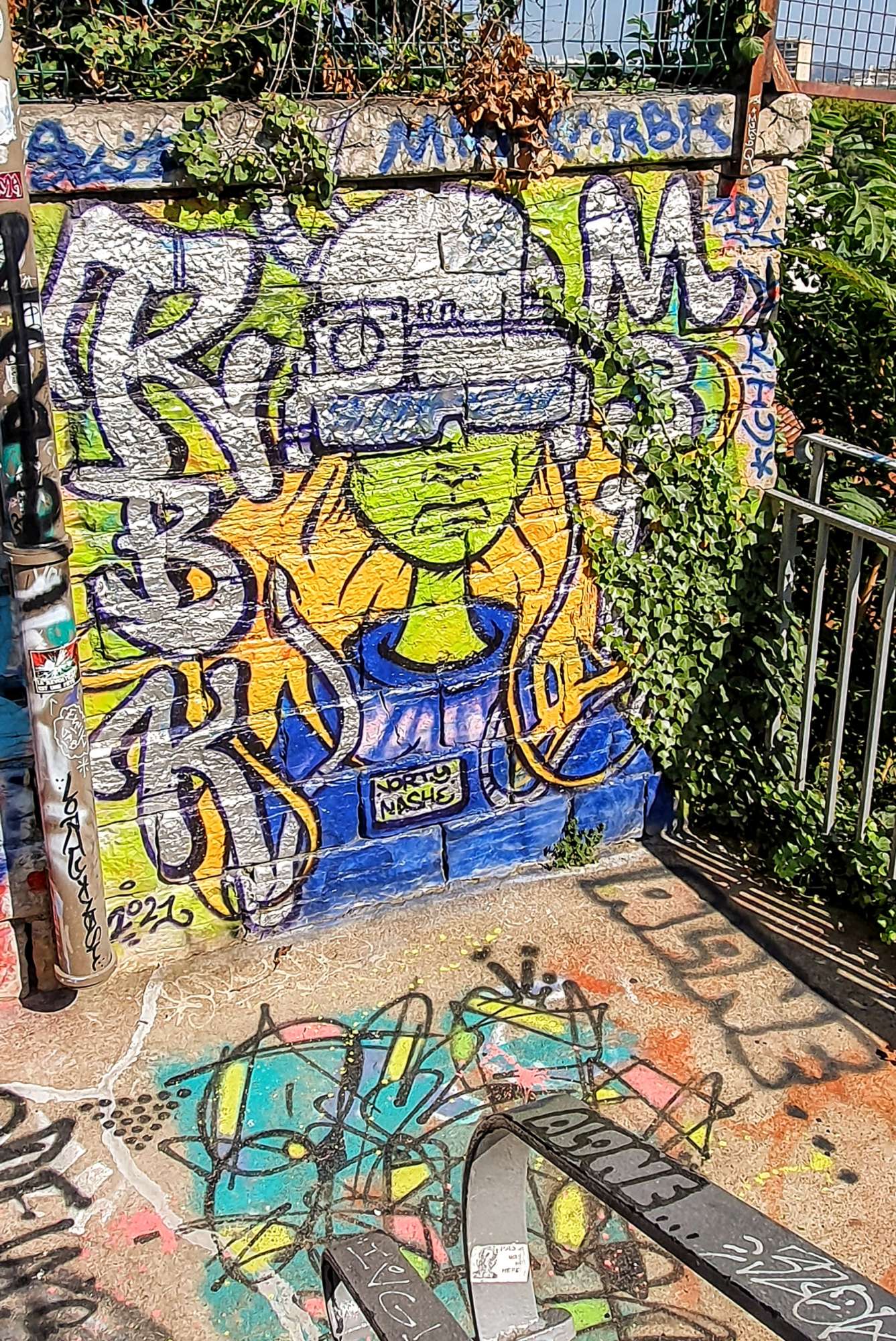 
								Street-art graffiti fresque 
								 
									1740 Tunnel de la Croix-Rousse
									69004
									Lyon
									France 
									Pat Finder
								Street-Art-Safari.com
								