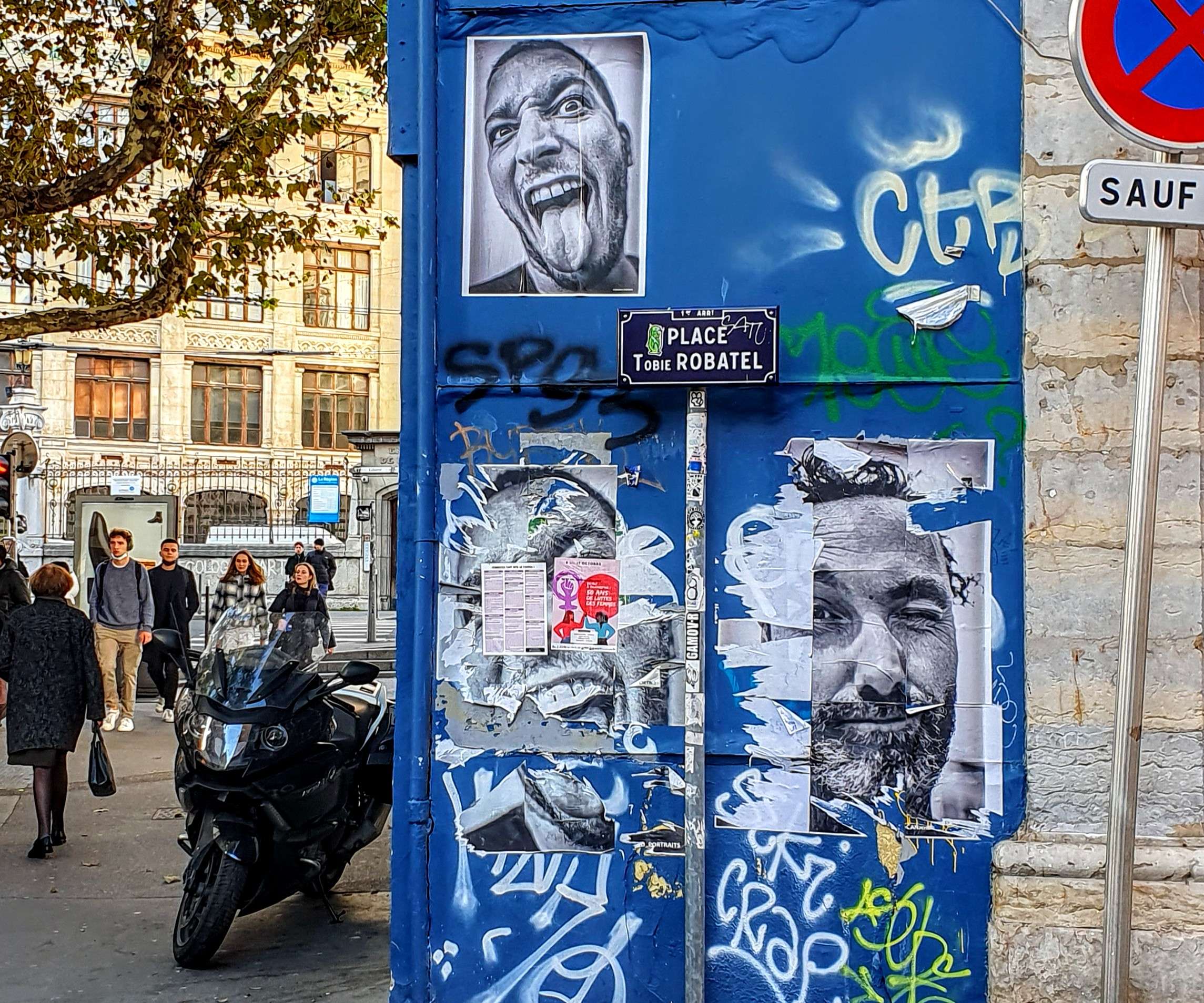 
								Street-art graffiti fresque 
								Canardo 
									11 Place Tobie Robatel
									69001
									Lyon
									France 
									Pat Finder
								Street-Art-Safari.com
								