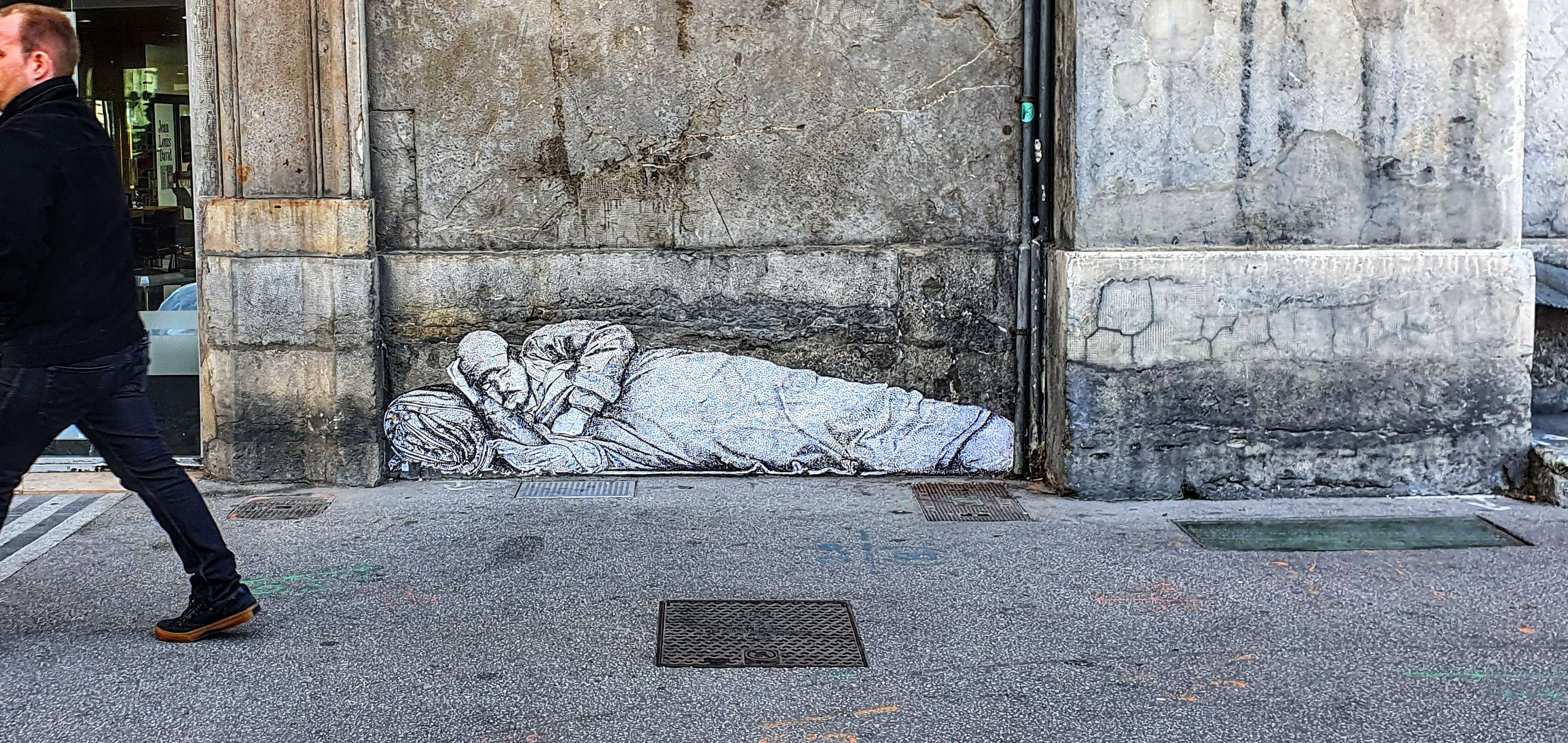 
								Street-art graffiti fresque 
								Ja&euml;raymie 
									34 Place des Terreaux
									69001
									Lyon
									France 
									Pat Finder
								Street-Art-Safari.com
								