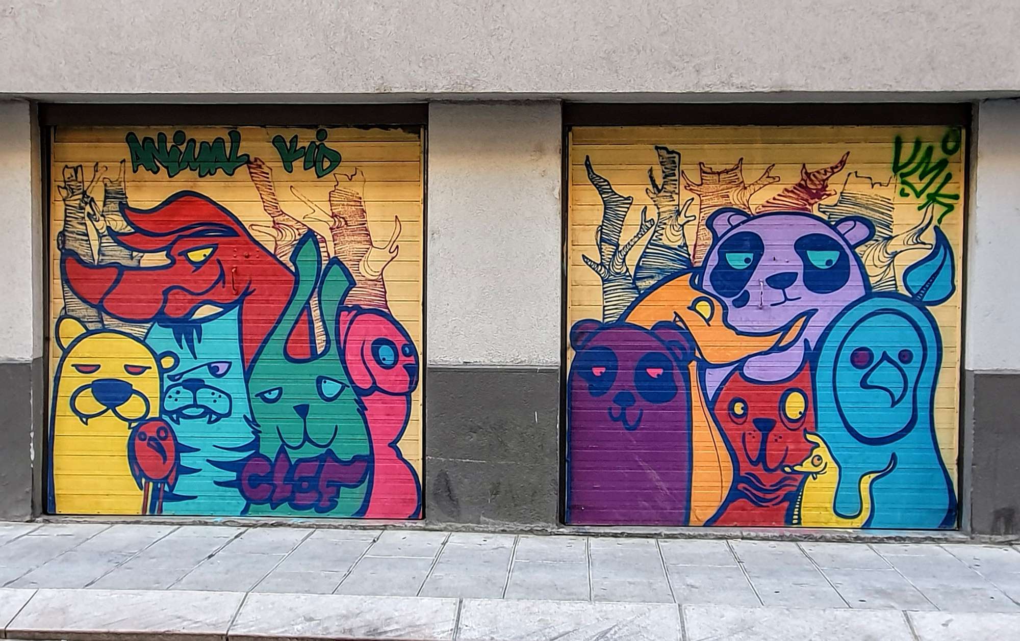 
								Street-art graffiti fresque 
								 
									1 Place Condorcet
									38000
									Grenoble
									France 
									Pat Finder
								Street-Art-Safari.com
								