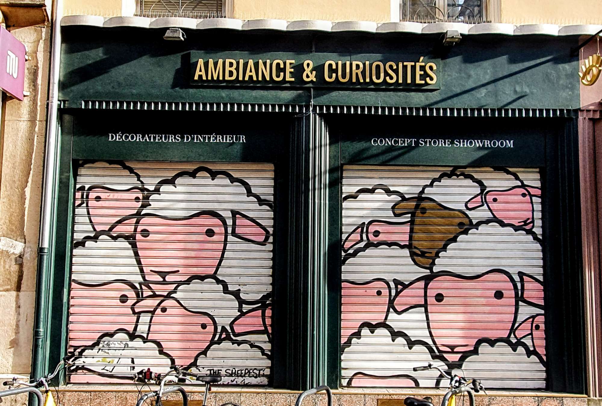 
								Street-art graffiti fresque 
								The Sheepest 
									3 Rue Lakanal
									38000
									Grenoble
									France 
									Pat Finder
								Street-Art-Safari.com
								