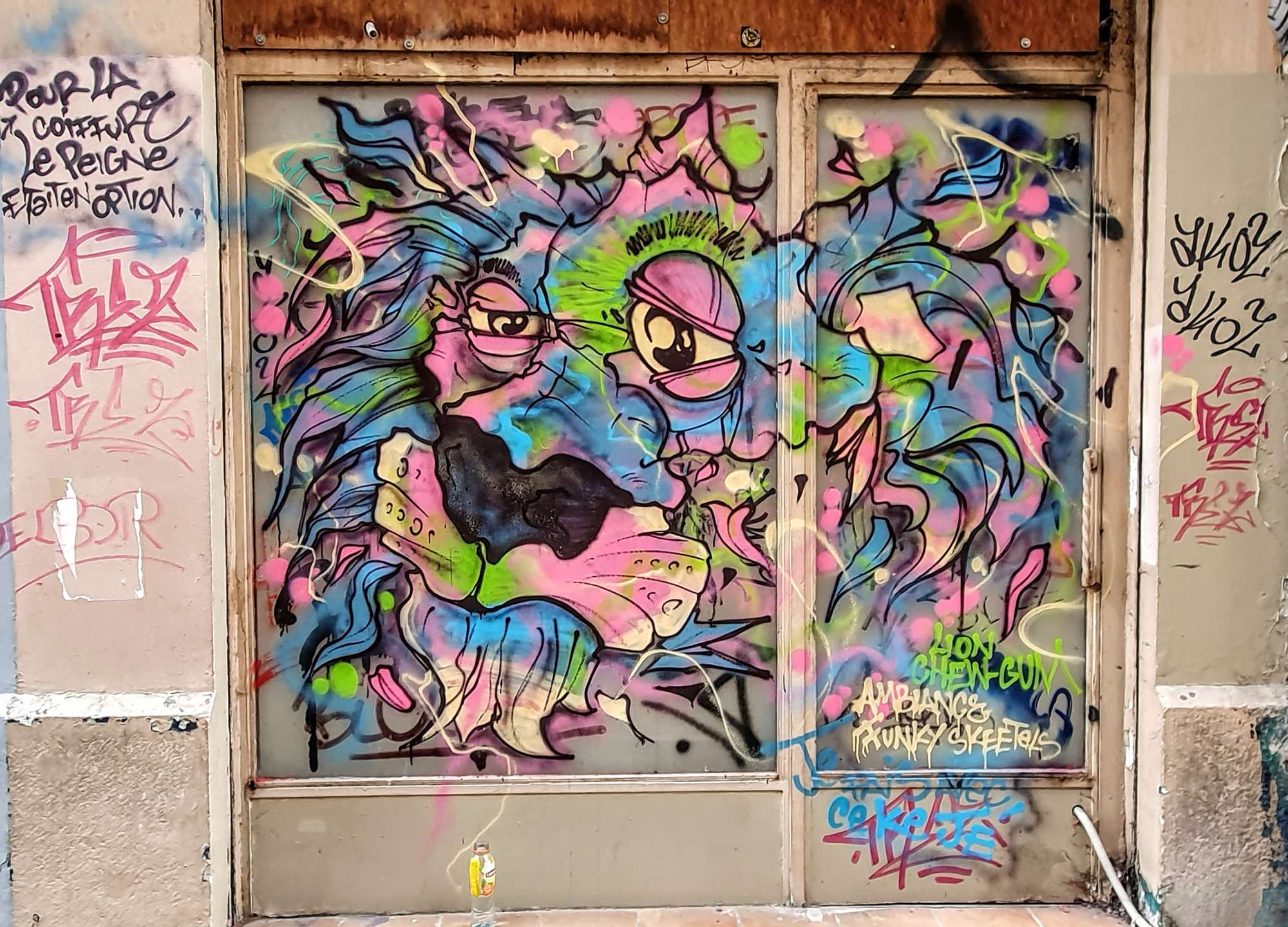 
								Street-art graffiti fresque 
								LartistSuperCho 
									6bis Rue Aubert Dubayet
									38000
									Grenoble
									France 
									Pat Finder
								Street-Art-Safari.com
								