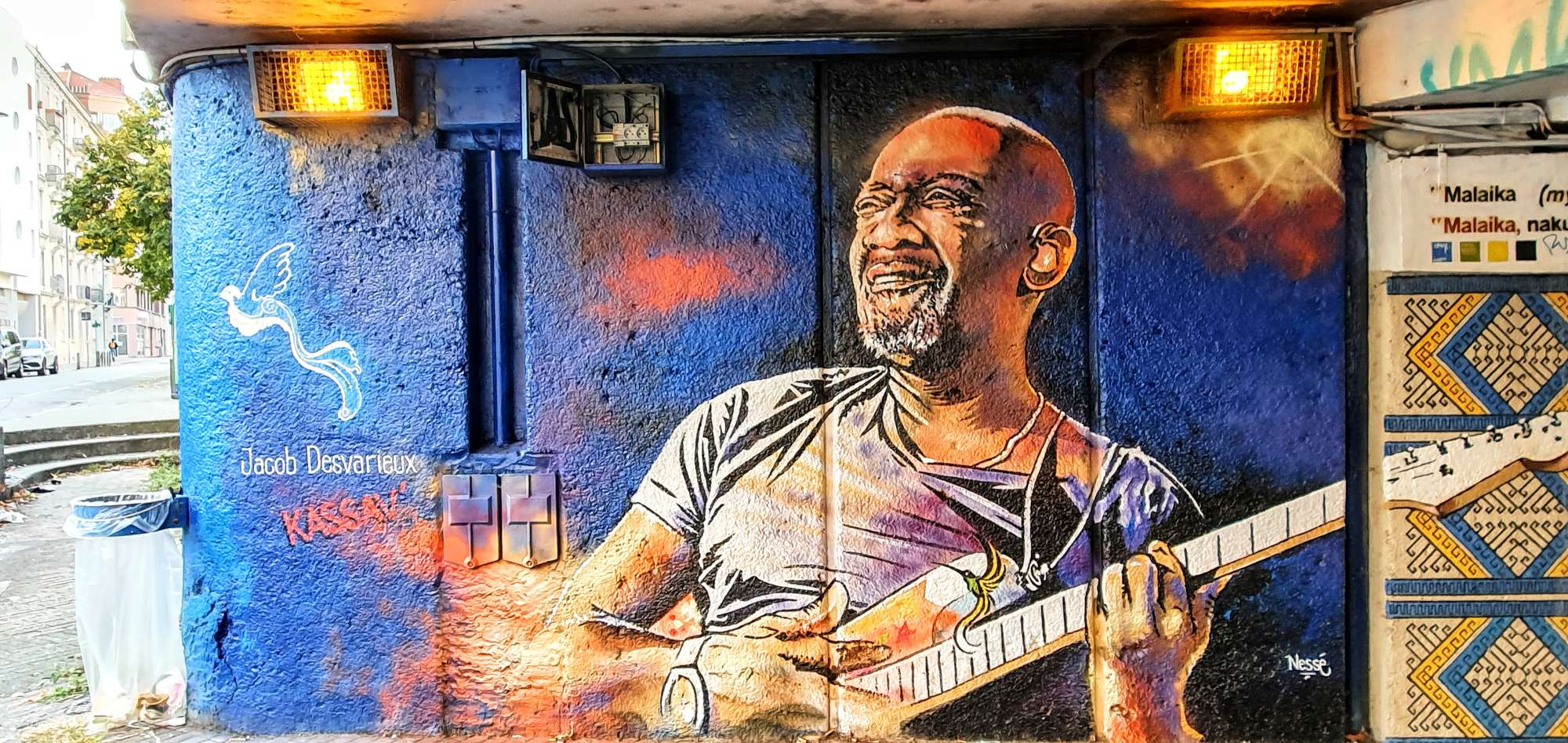 
								Street-art graffiti fresque 
								Ness&eacute; 
									59 Cours Berriat
									38000
									Grenoble
									France 
									Pat Finder
								Street-Art-Safari.com
								