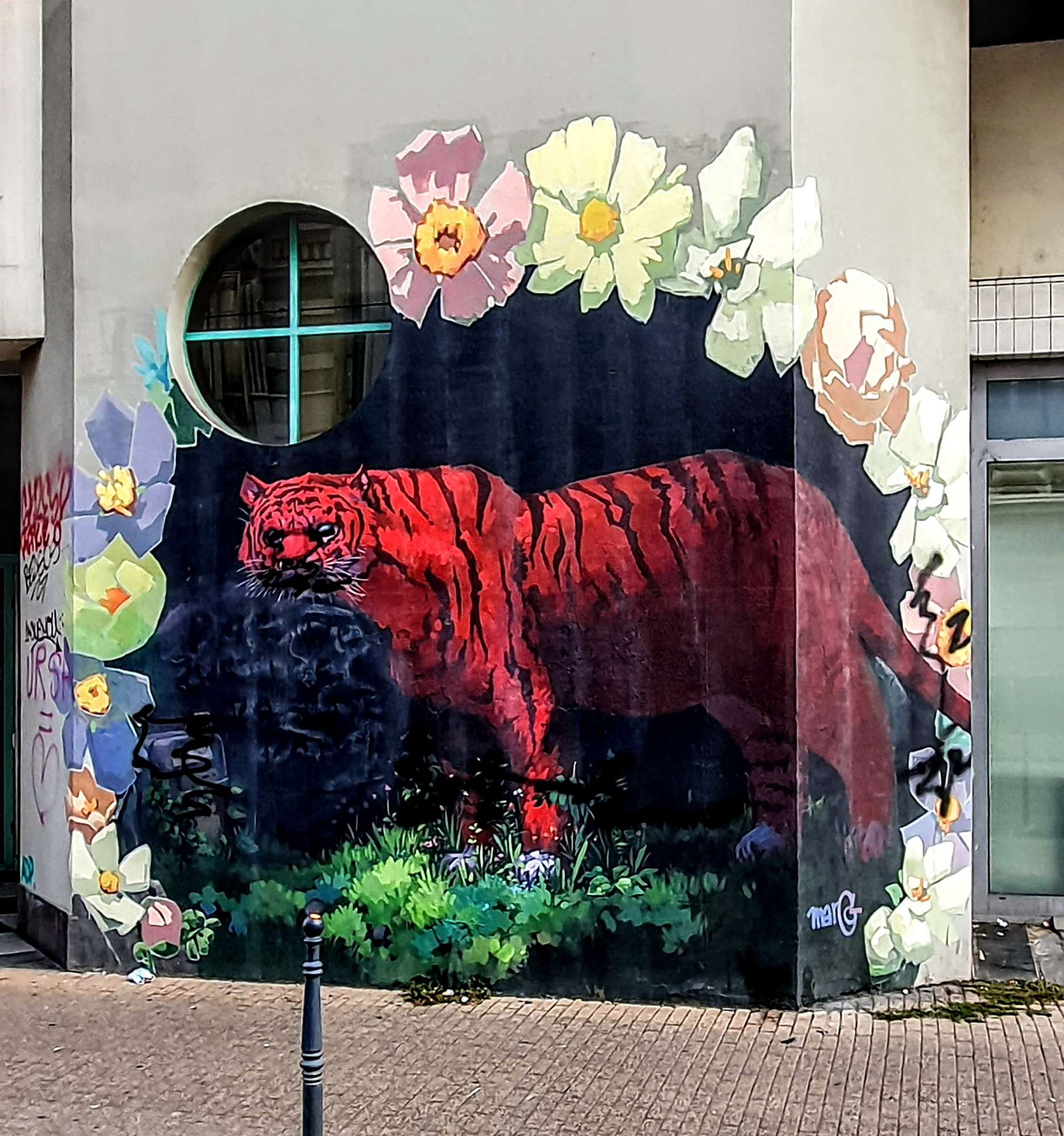 
								Street-art graffiti fresque 
								Marco Lallemant 
									118 Cours Berriat
									38000
									Grenoble
									France 
									Pat Finder
								Street-Art-Safari.com
								