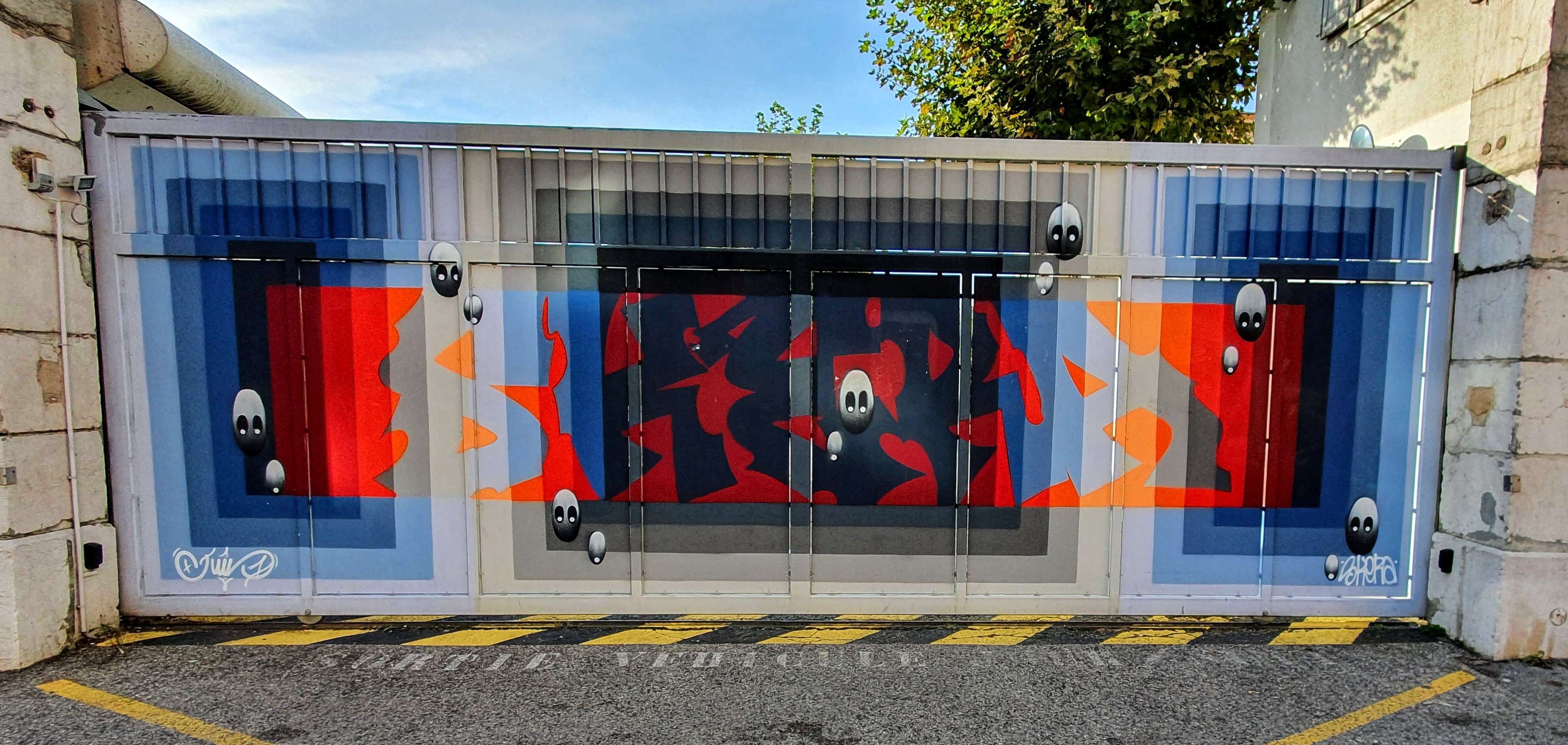 
								Street-art graffiti fresque 
								Juin 
									113 Cours Berriat
									38000
									Grenoble
									France 
									Pat Finder
								Street-Art-Safari.com
								