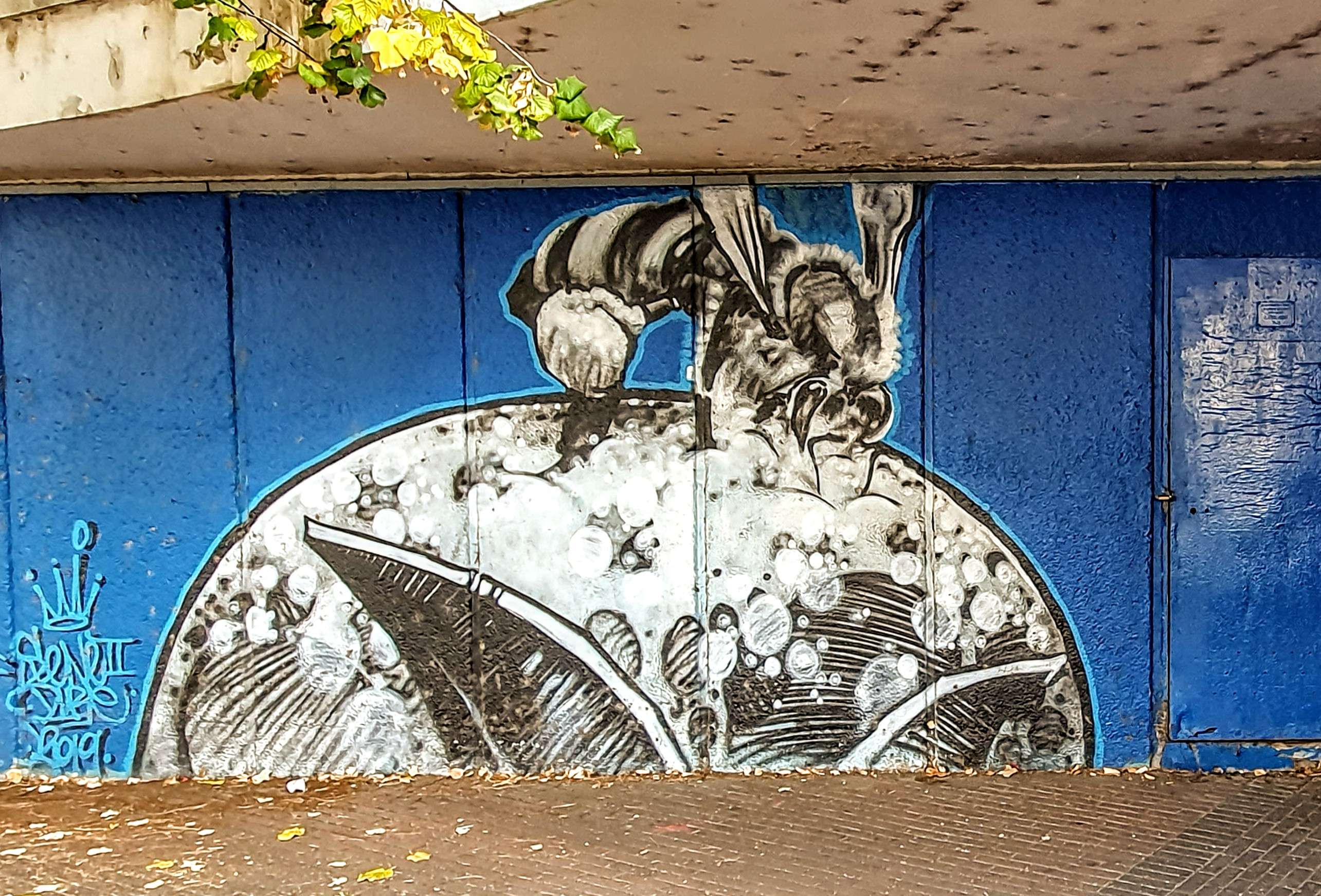 
								Street-art graffiti fresque 
								Dire 132 
									47 Avenue de Vizille
									38000
									Grenoble
									France 
									Pat Finder
								Street-Art-Safari.com
								