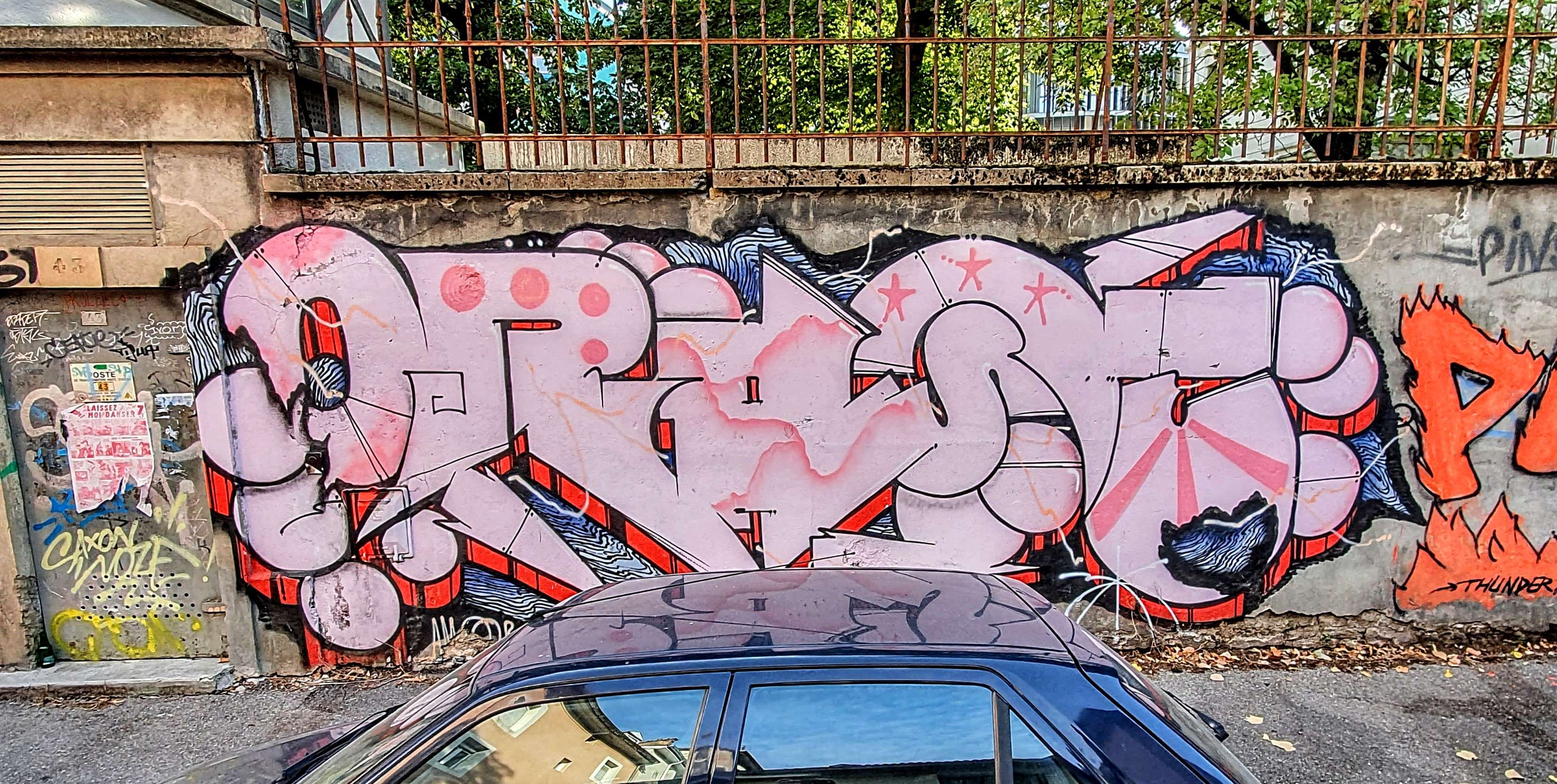 
								Street-art graffiti fresque 
								 
									2 Rue du Drac
									38000
									Grenoble
									France 
									Pat Finder
								Street-Art-Safari.com
								