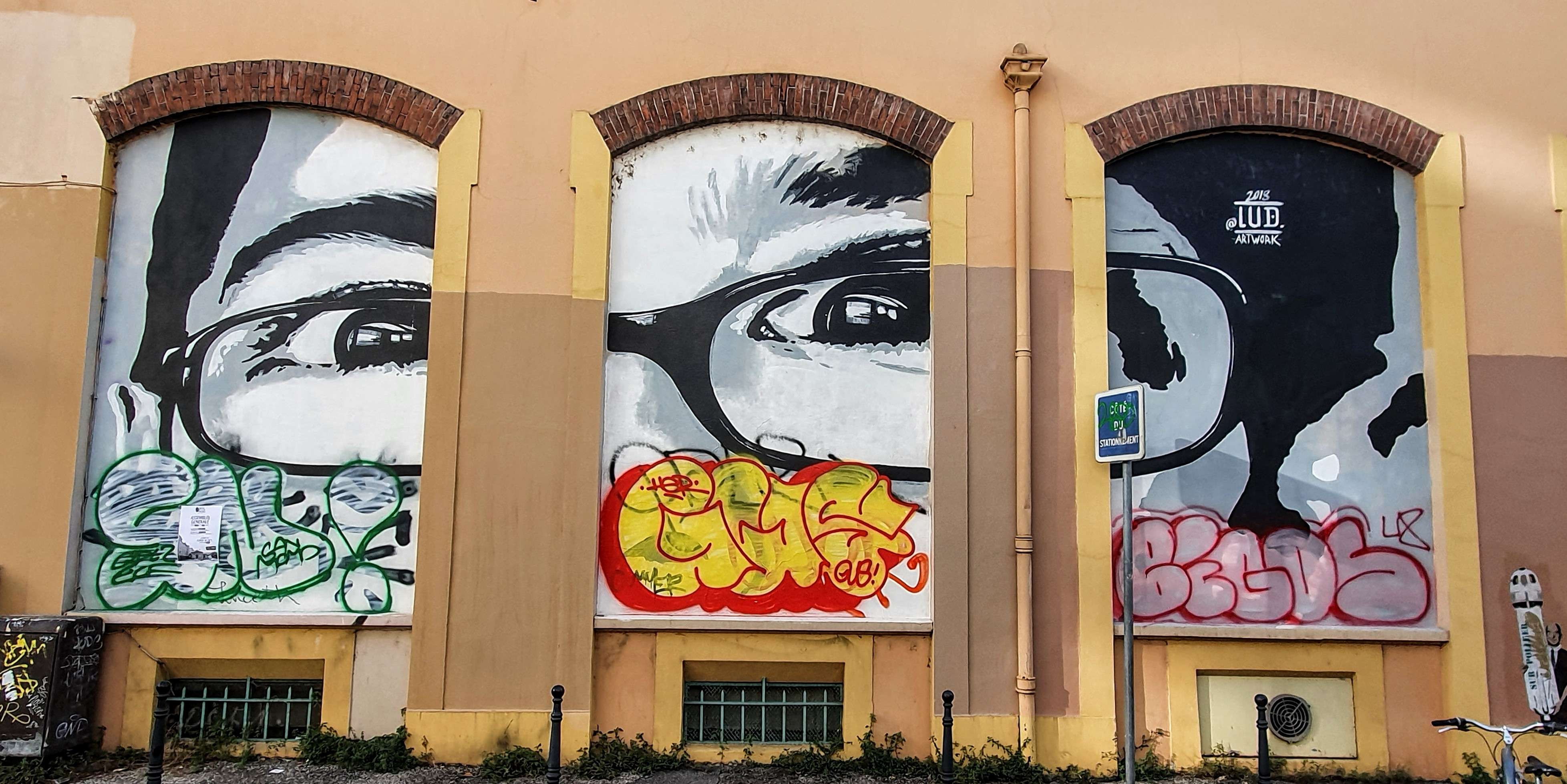 
								Street-art graffiti fresque 
								 
									145 Cours Berriat
									38000
									Grenoble
									France 
									Pat Finder
								Street-Art-Safari.com
								