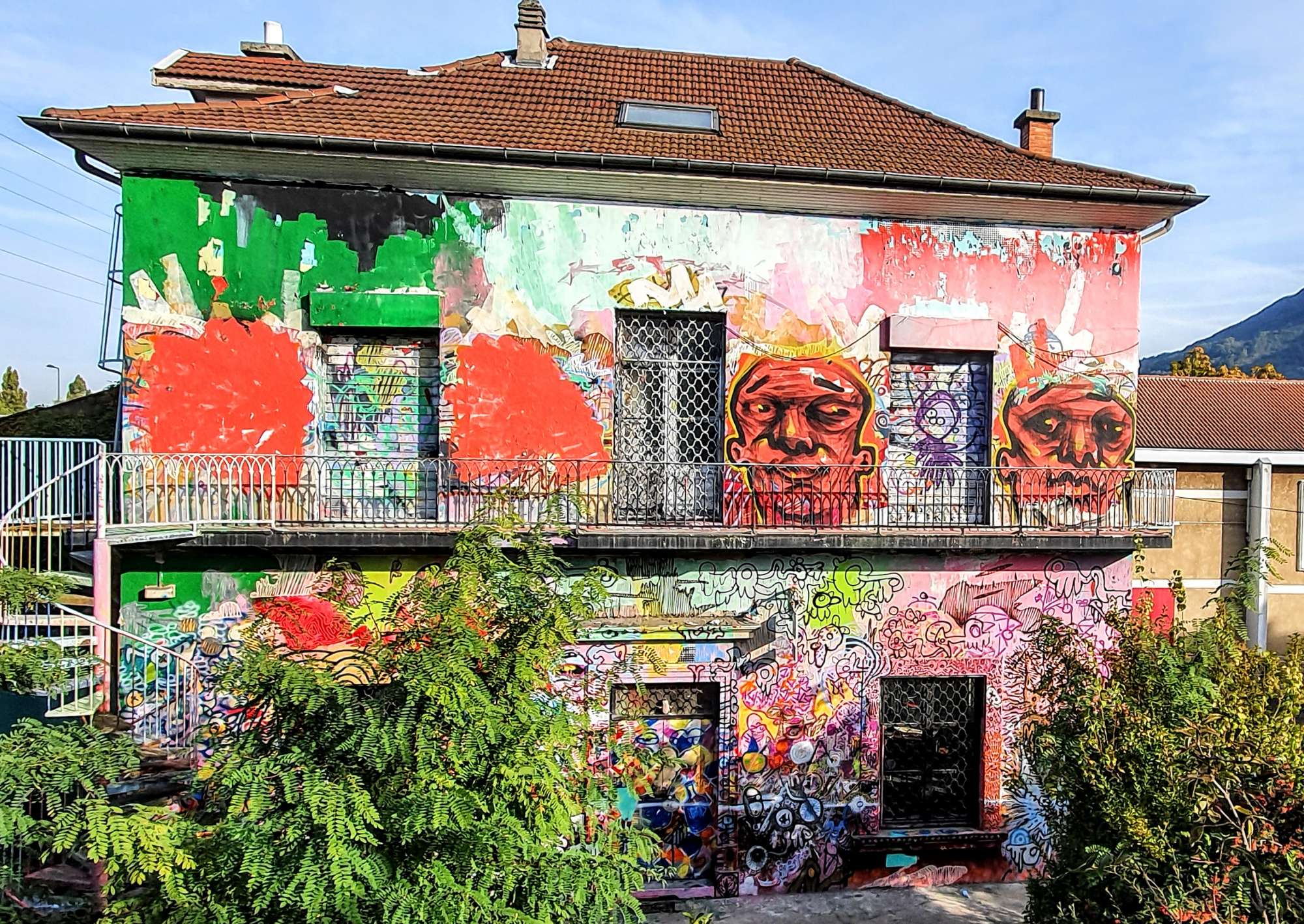 
								Street-art graffiti fresque 
								 
									163 Cours Berriat
									38000
									Grenoble
									France 
									Pat Finder
								Street-Art-Safari.com
								