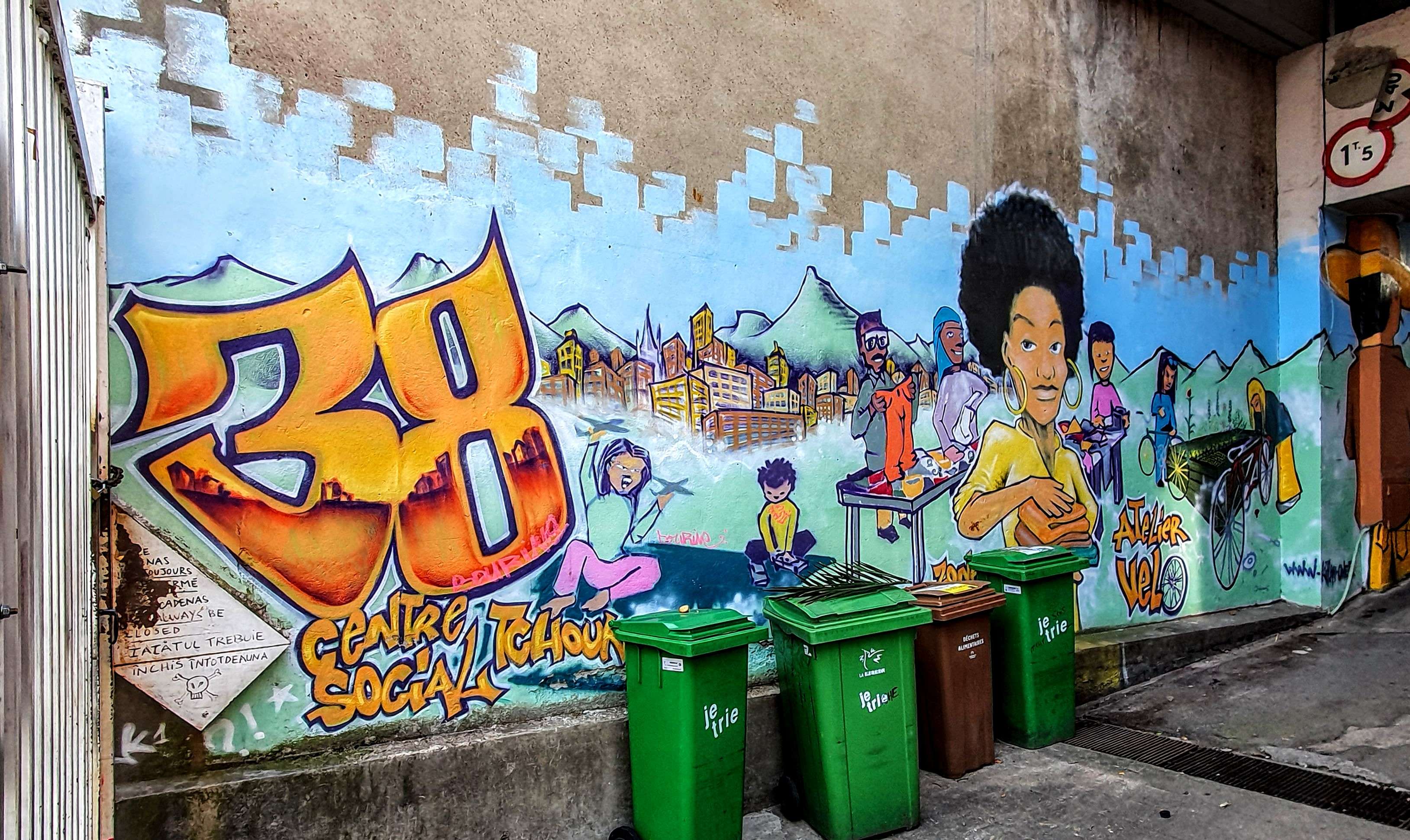 
								Street-art graffiti fresque 
								 
									27 Rue d'Alembert
									38000
									Grenoble
									France 
									Pat Finder
								Street-Art-Safari.com
								