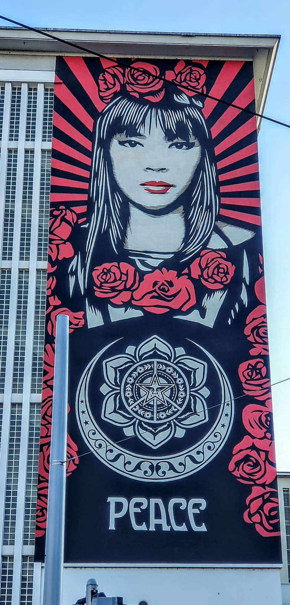 
								Street-art graffiti fresque 
								Shepard Fairey 
									16 Place Pasteur
									38000
									Grenoble
									France 
									Pat Finder
								Street-Art-Safari.com
								