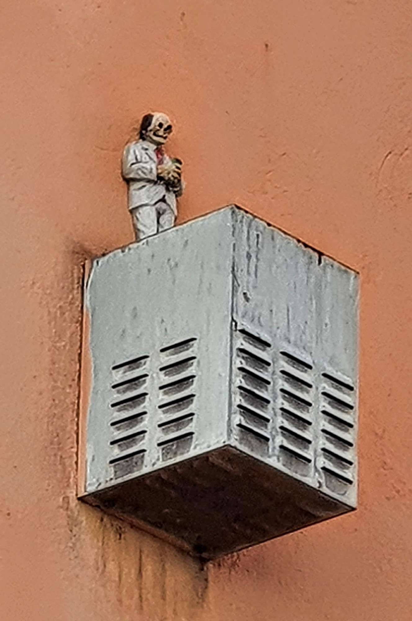 
								Street-art graffiti fresque 
								Isaac Cordal 
									33 Avenue Ambroise Croizat
									38400
									Saint-Martin-d'H&egrave;res
									France 
									Pat Finder
								Street-Art-Safari.com
								