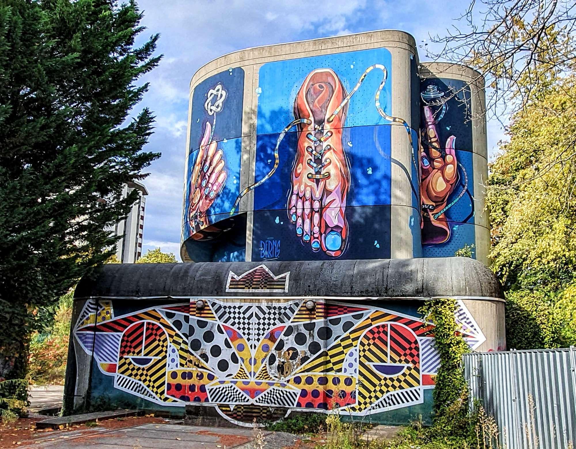 
								Street-art graffiti fresque 
								Berns 
									160 Galerie de l'Arlequin
									38100
									Grenoble
									France 
									Pat Finder
								Street-Art-Safari.com
								