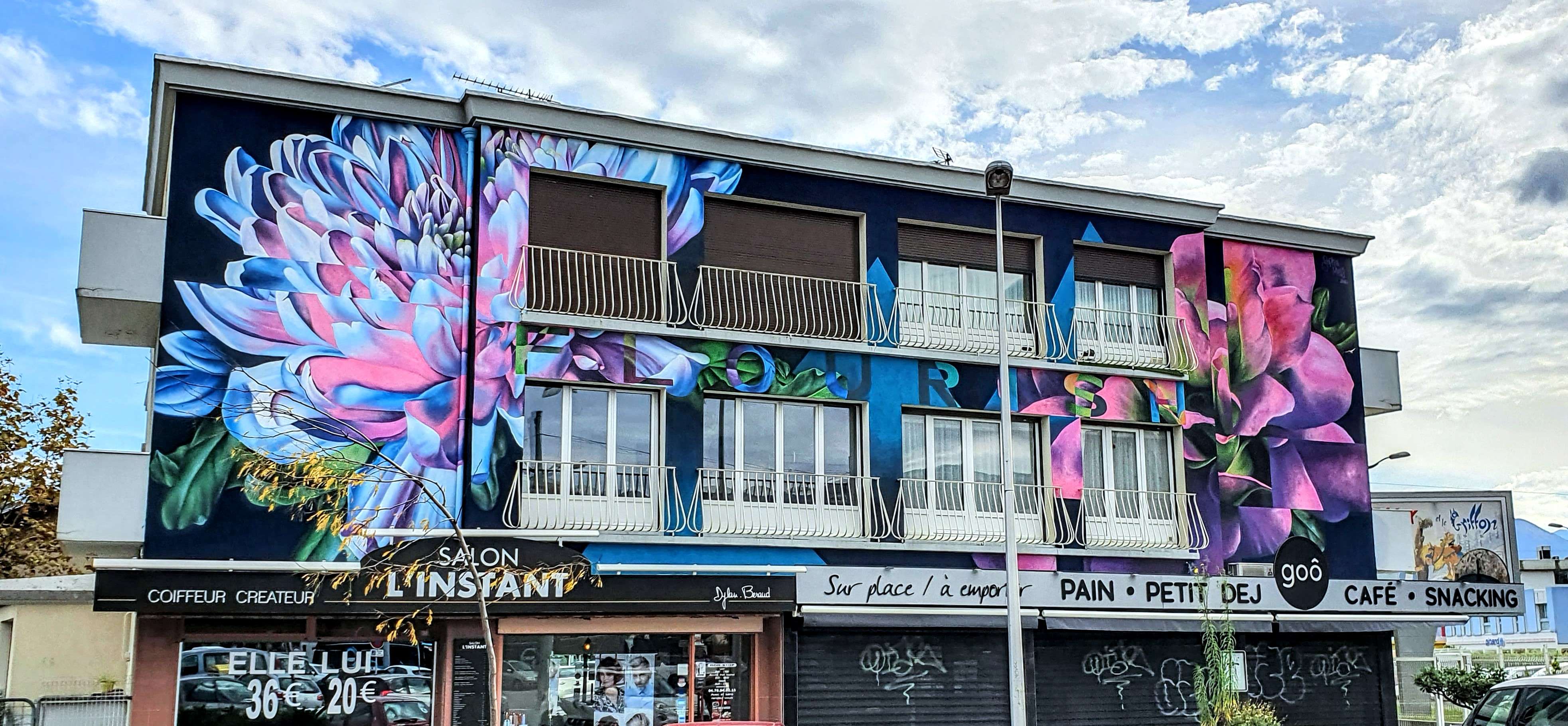 
								Street-art graffiti fresque 
								Sophie Mess 
									7 Rue Monge
									38320
									Eybens
									France 
									Pat Finder
								Street-Art-Safari.com
								