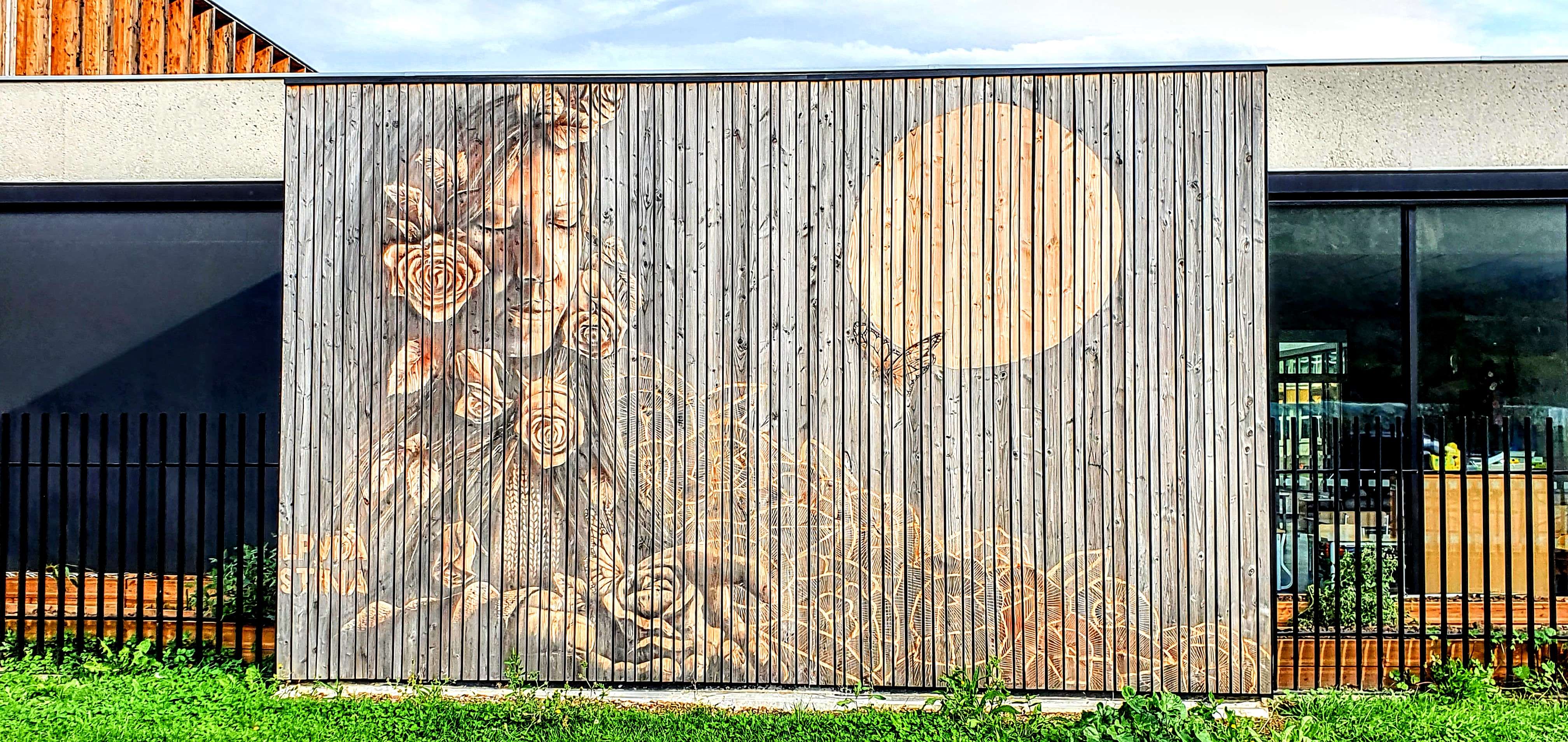 
								Street-art graffiti fresque 
								LPVDA 
									40 Avenue Victor Hugo
									38800
									Le Pont-de-Claix
									France 
									Pat Finder
								Street-Art-Safari.com
								