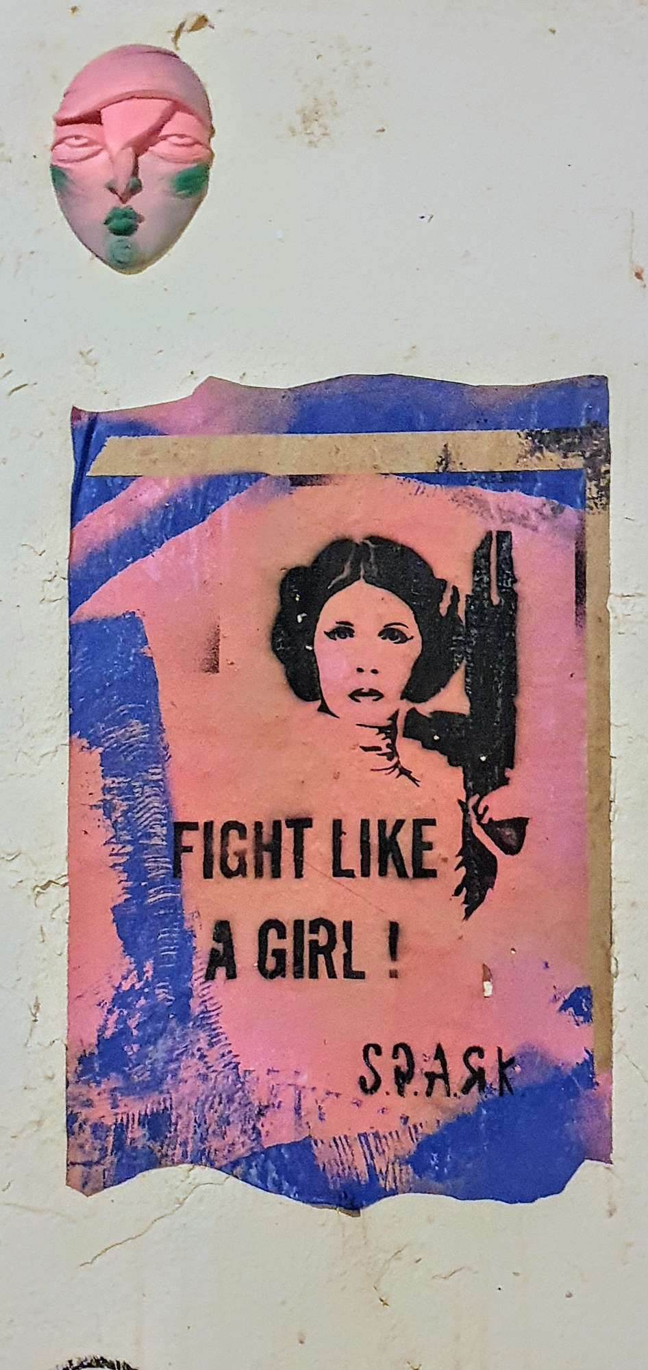 
								Street-art graffiti fresque 
								S.P.A.R.K. 
									38 Rue du Bon-Pasteur
									69001
									Lyon
									France 
									Pat Finder
								Street-Art-Safari.com
								