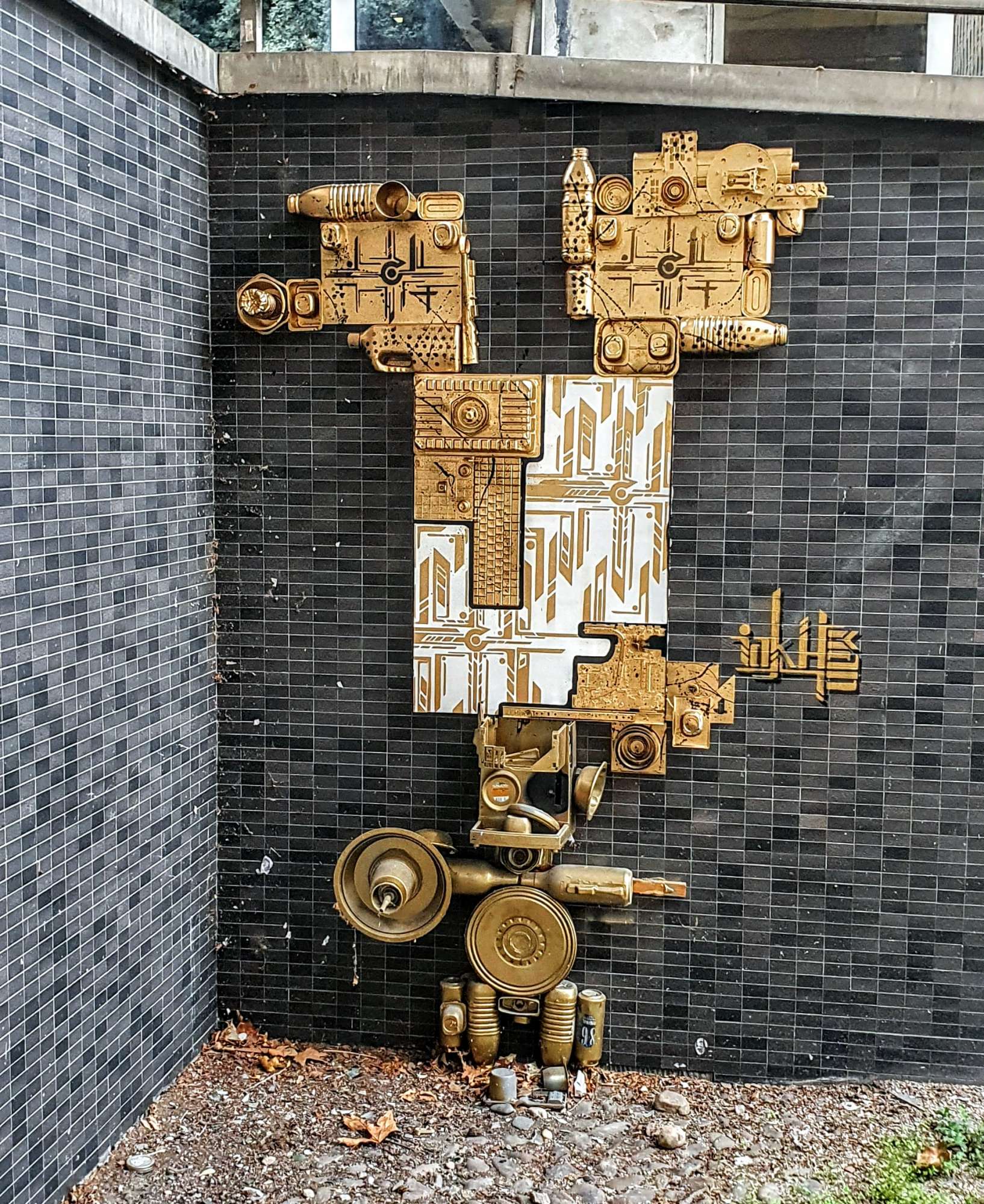 
								Street-art graffiti fresque 
								IakhMan 
									1 Rue du Lac
									69003
									Lyon
									France 
									Pat Finder
								Street-Art-Safari.com
								