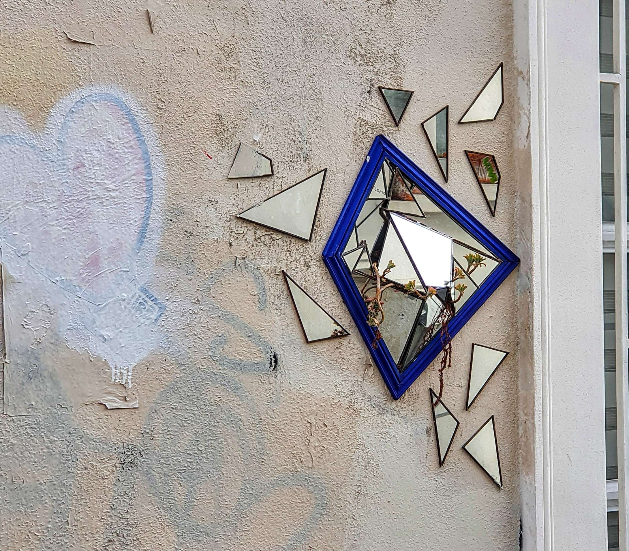 
								Street-art graffiti fresque 
								Tegmo 
									16 Rue Andr&eacute; Barsacq
									75018
									Paris
									France 
									Pat Finder
								Street-Art-Safari.com
								