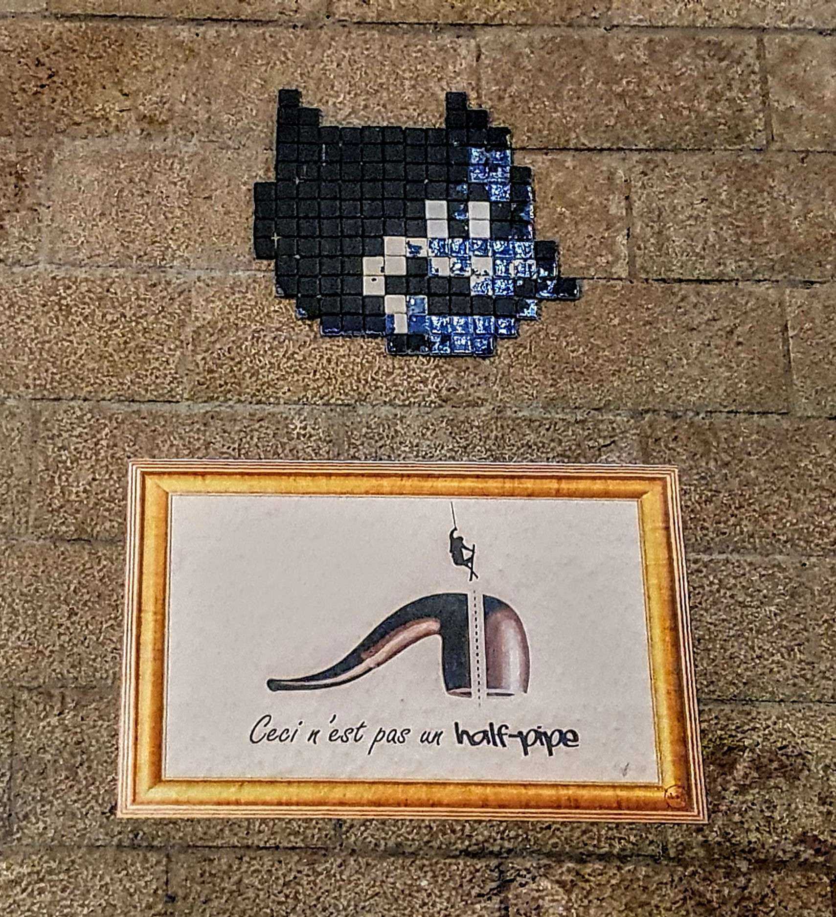 
								Street-art graffiti fresque 
								Dag, In The Woup 
									1 Rue Sainte-Marie-des-Terreaux
									69001
									Lyon
									France 
									Pat Finder
								Street-Art-Safari.com
								