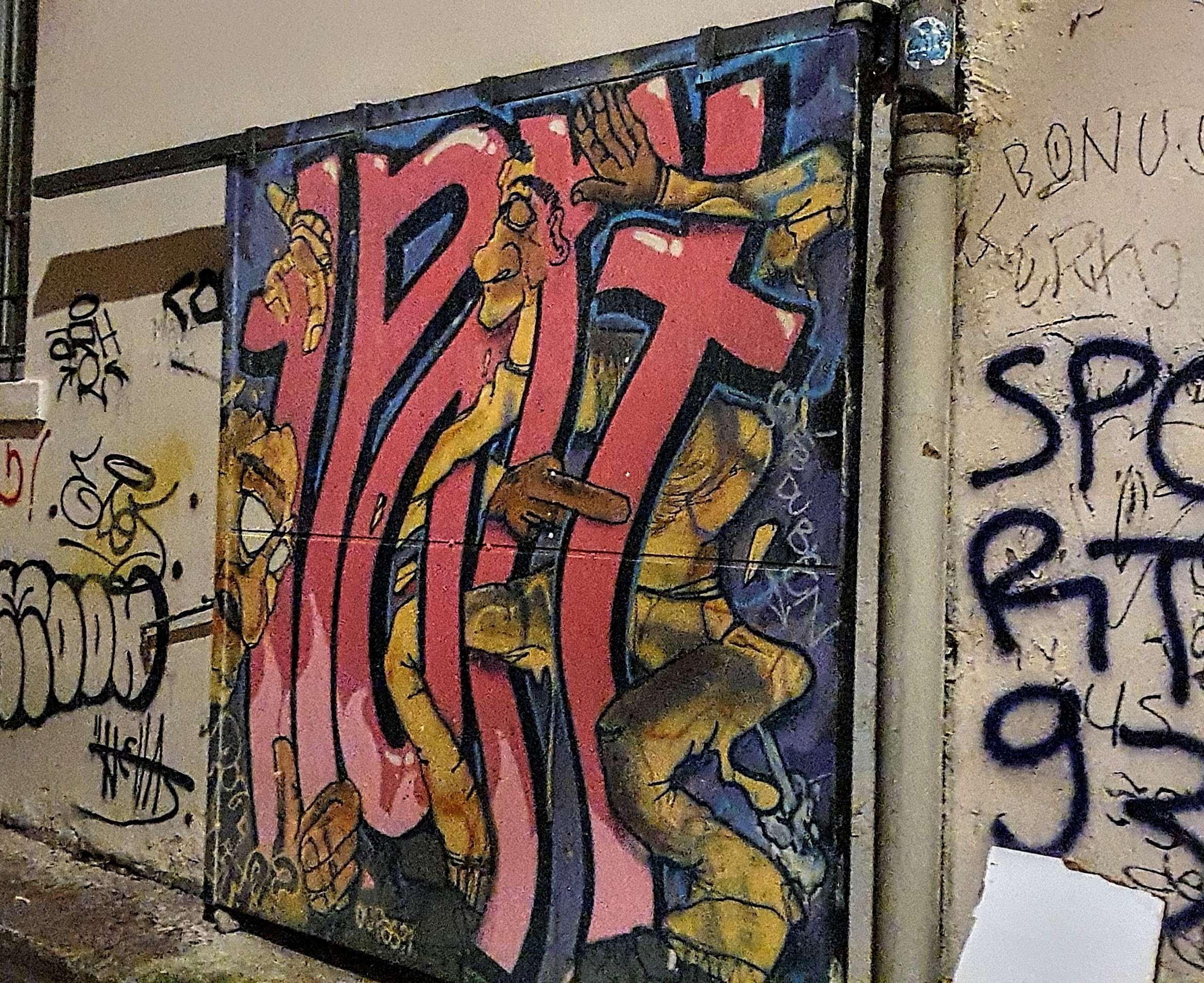 
								Street-art graffiti fresque 
								1Port 
									16 Mont&eacute;e des Carm&eacute;lites
									69001
									Lyon
									France 
									Pat Finder
								Street-Art-Safari.com
								