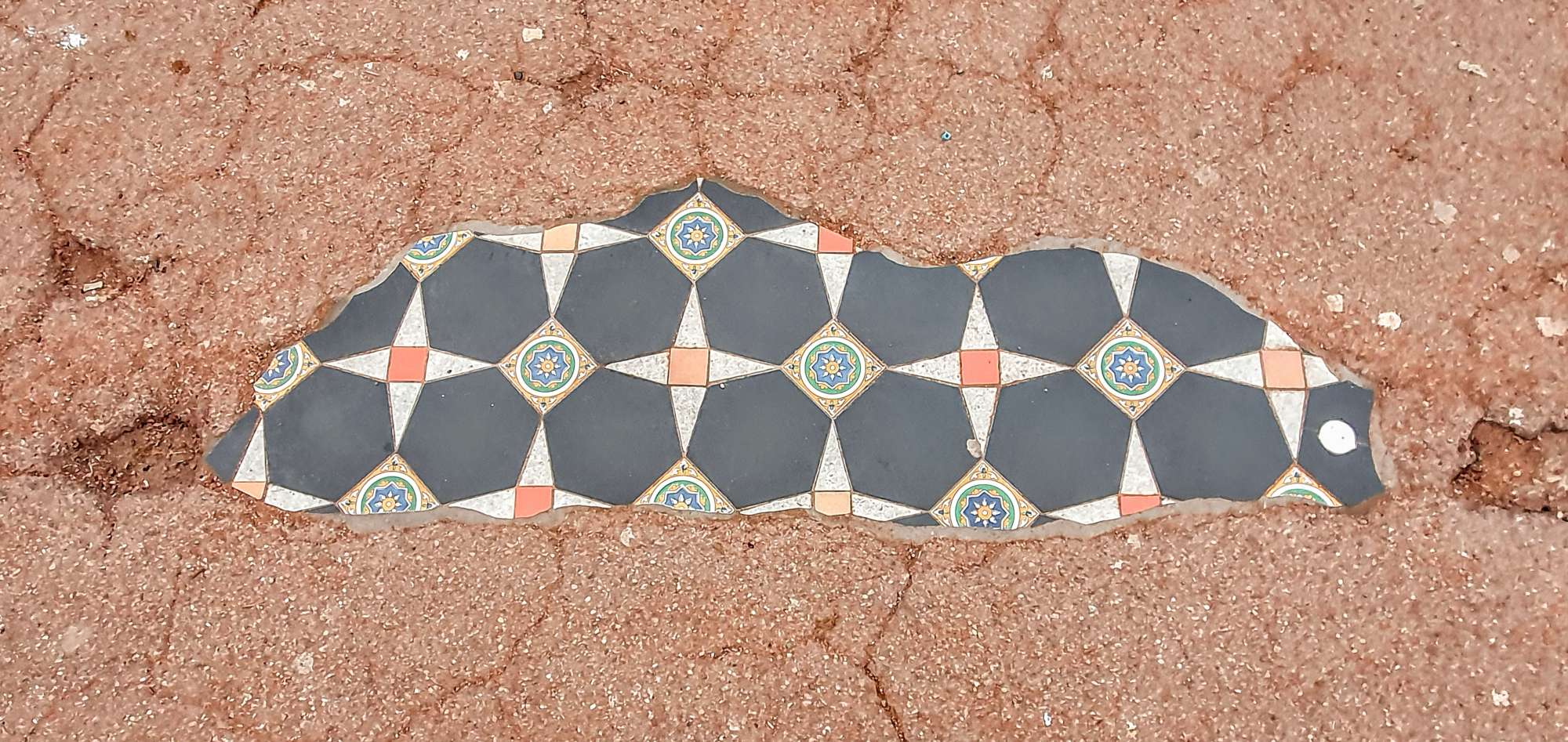 
								Street-art graffiti fresque 
								Ememem 
									7-5 Place Bellecour
									69002
									Lyon
									France 
									Pat Finder
								Street-Art-Safari.com
								