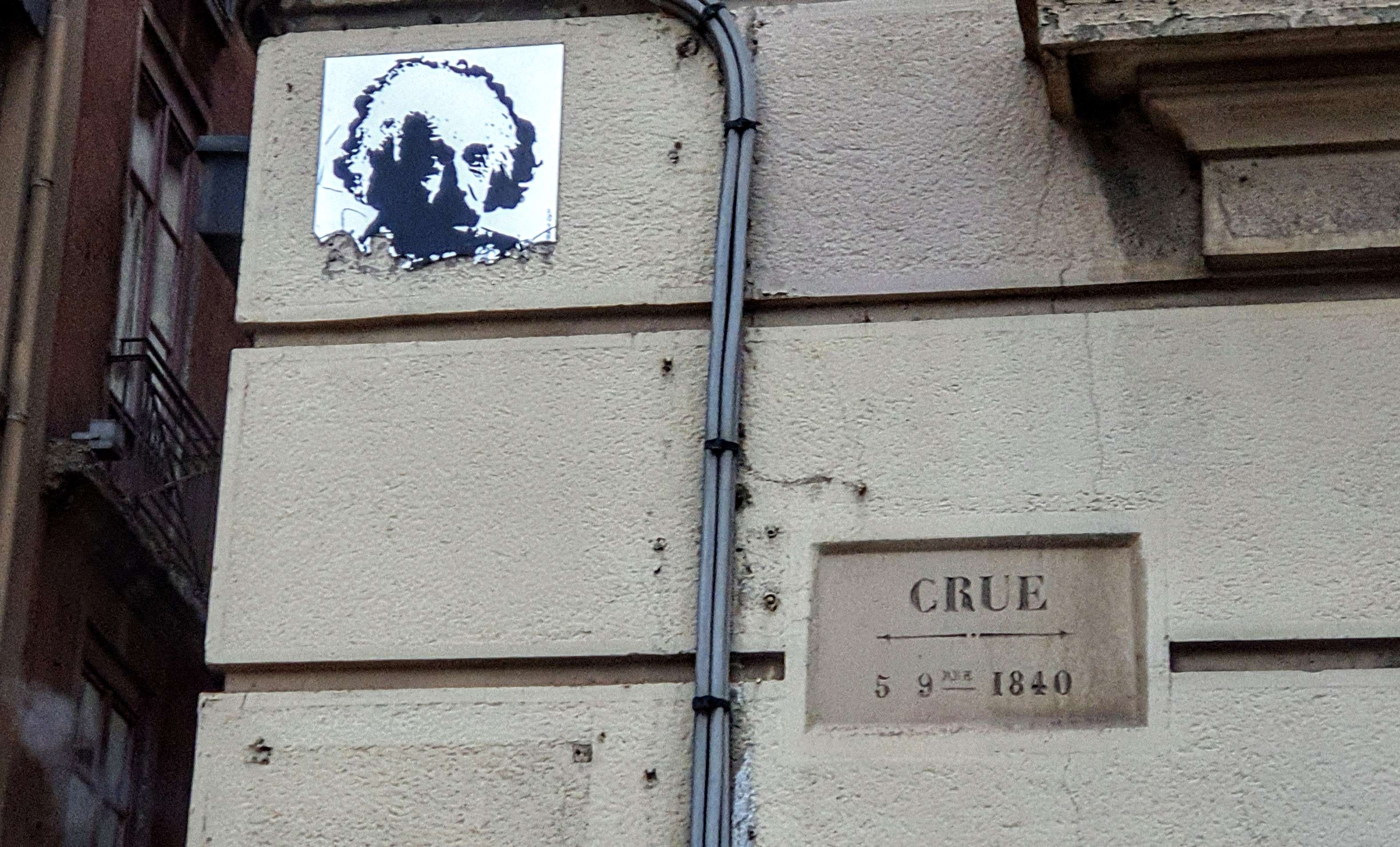 
								Street-art graffiti fresque 
								MIRROR 
									4-22 Rue du Port du Temple
									69002
									Lyon
									France 
									Pat Finder
								Street-Art-Safari.com
								