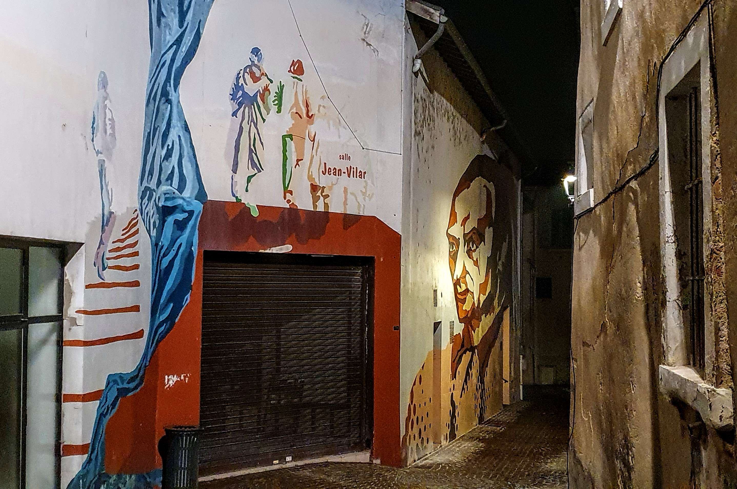 
								Street-art graffiti fresque 
								 
									7 Rue de l'Armillerie
									26100
									Romans-sur-Is&egrave;re
									France 
									Pat Finder
								Street-Art-Safari.com
								