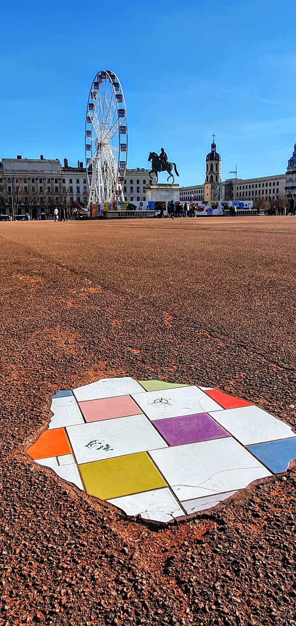 
								Street-art graffiti fresque 
								Ememem 
									3 Place Bellecour
									69002
									Lyon
									France 
									Pat Finder
								Street-Art-Safari.com
								