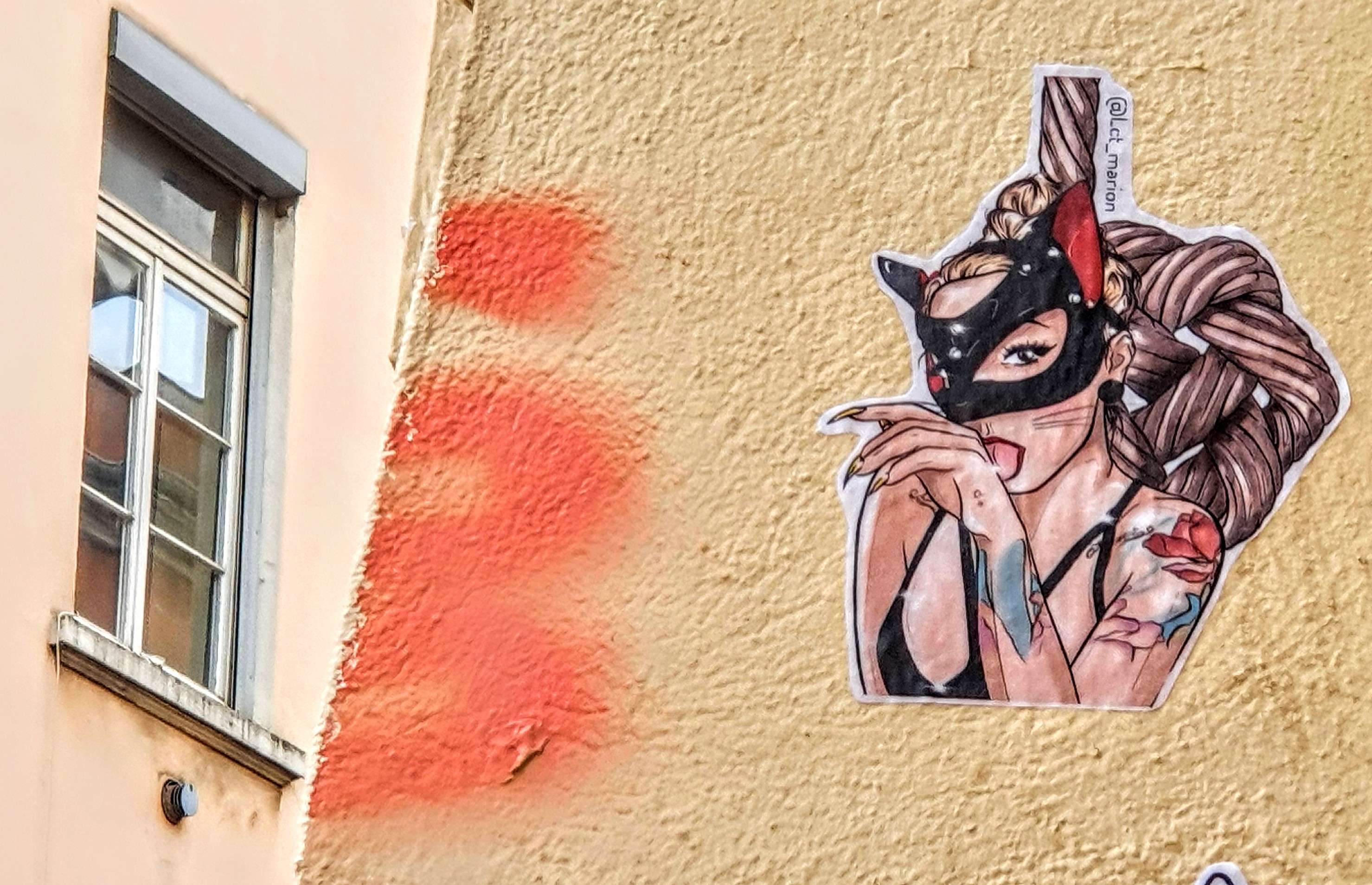 
								Street-art graffiti fresque 
								Marion LACOUTRE 
									26 Rue Jean-Baptiste-Say
									69001
									Lyon
									France 
									Pat Finder
								Street-Art-Safari.com
								