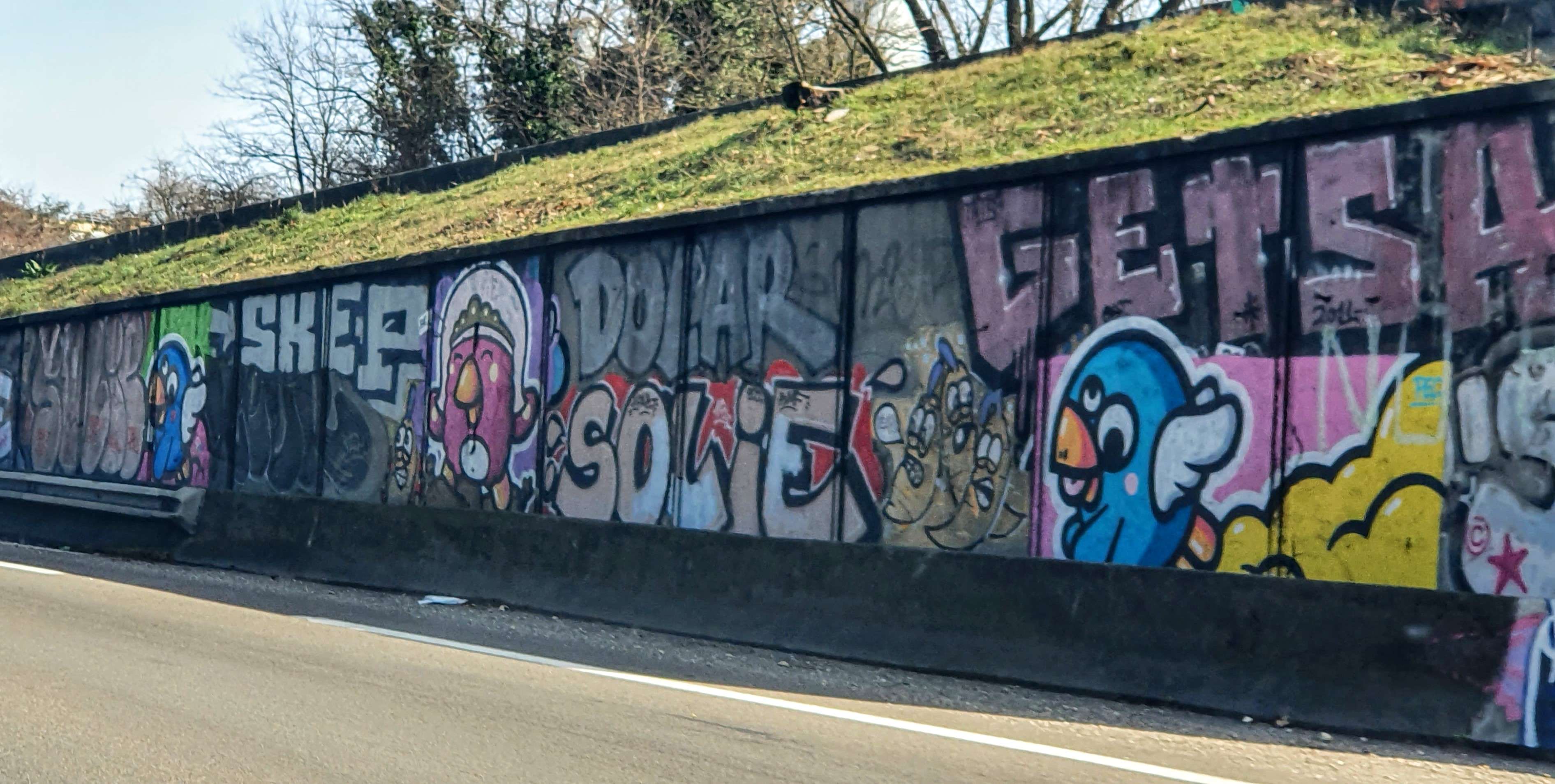 
								Street-art graffiti fresque 
								PEC, Solie 
									All&eacute;e des H&ecirc;tres
									69500
									Bron
									France 
									Pat Finder
								Street-Art-Safari.com
								