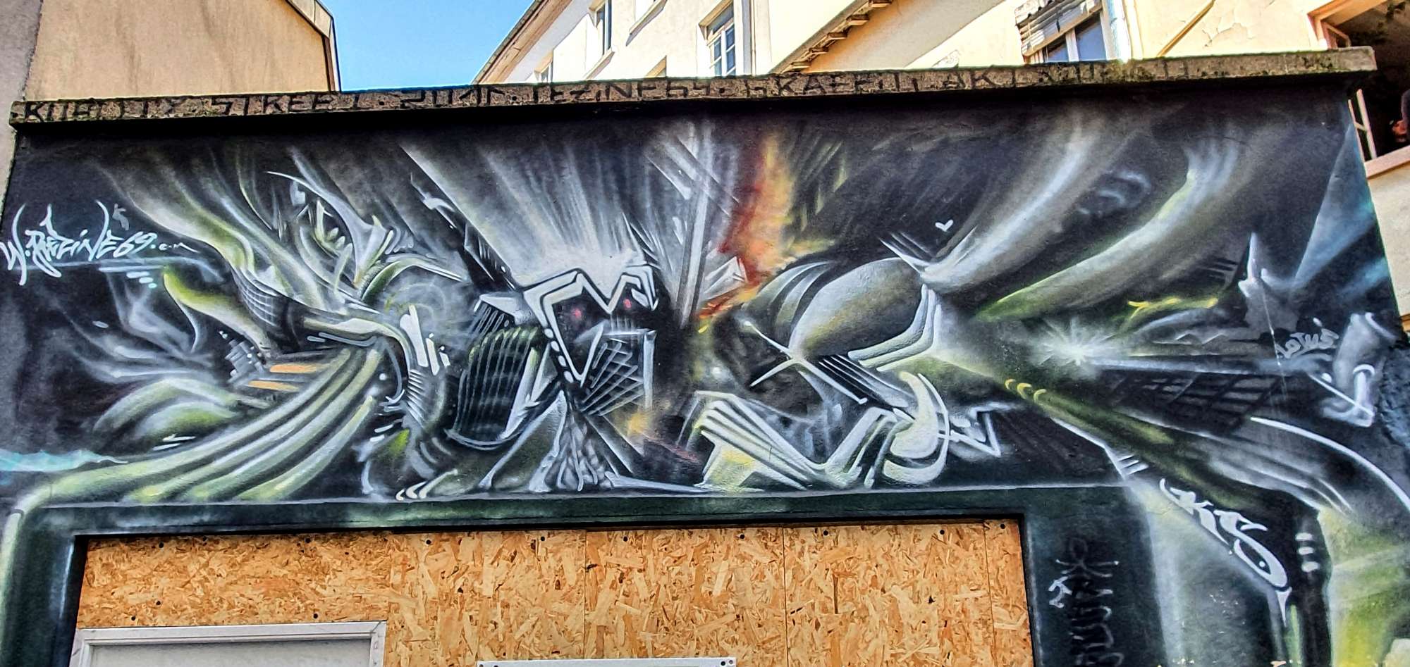 
								Street-art graffiti fresque 
								 
									118 Rue Montesquieu
									69007
									Lyon
									France 
									Pat Finder
								Street-Art-Safari.com
								