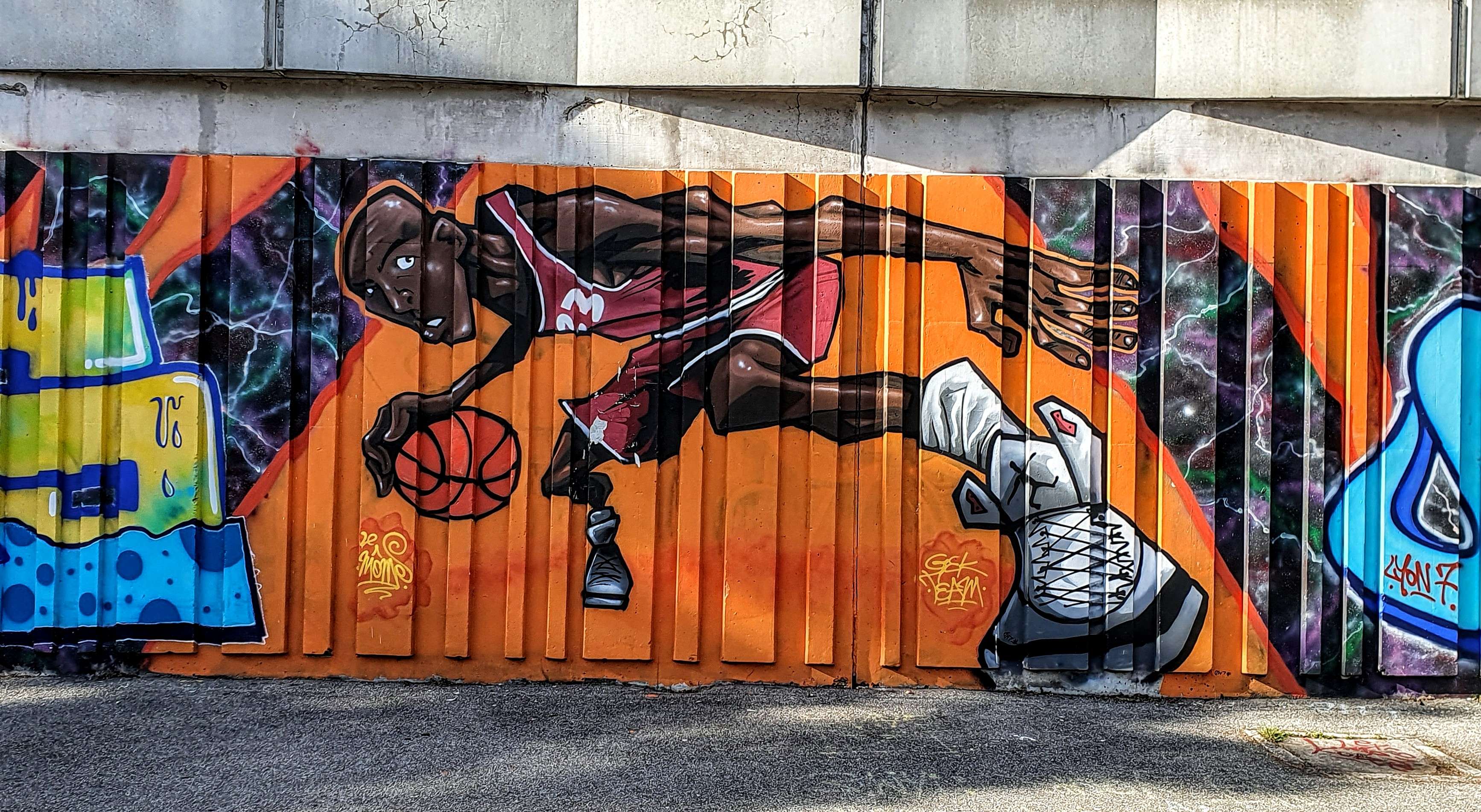 
								Street-art graffiti fresque 
								Le M&ocirc;me 
									94 Rue S&eacute;bastien Gryphe
									69007
									Lyon
									France 
									Pat Finder
								Street-Art-Safari.com
								