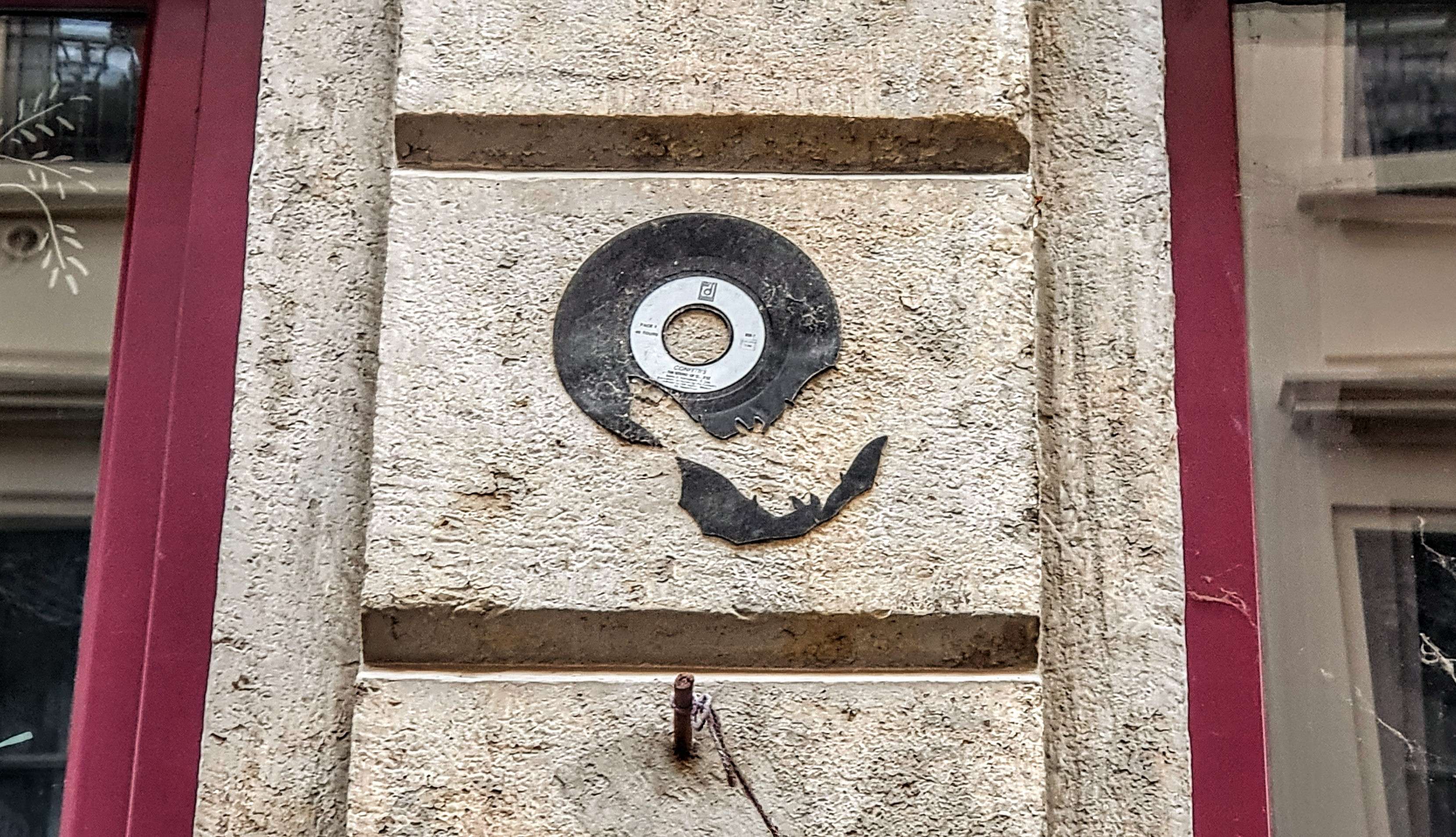 
								Street-art graffiti fresque 
								Kesa 
									15 Rue Ren&eacute; Leynaud
									69001
									Lyon
									France 
									Pat Finder
								Street-Art-Safari.com
								