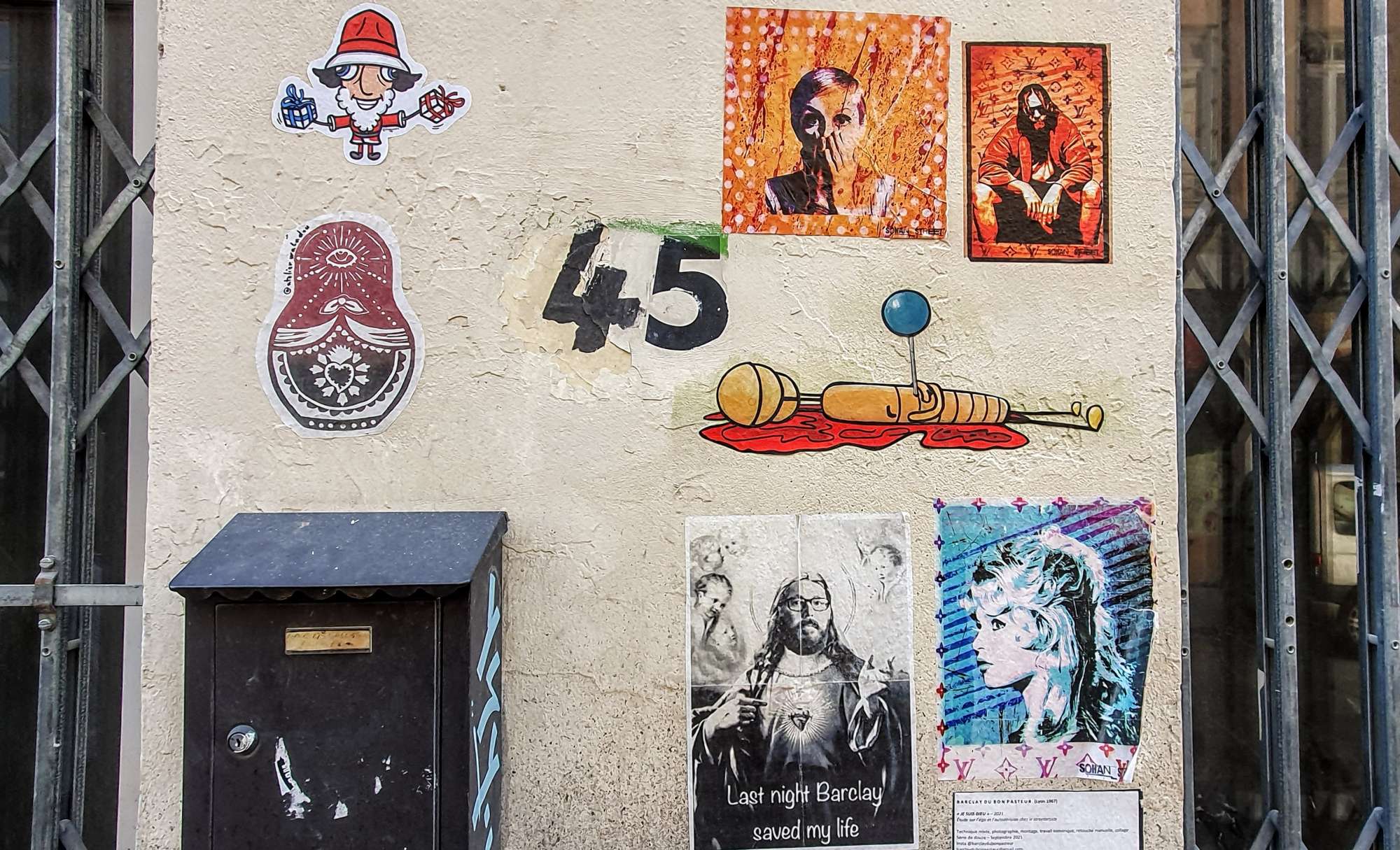 
								Street-art graffiti fresque 
								Barclay Du BonPasteur, Duggyworld, Sohan 
									45 Rue Salomon Reinach
									69007
									Lyon
									France 
									Pat Finder
								Street-Art-Safari.com
								