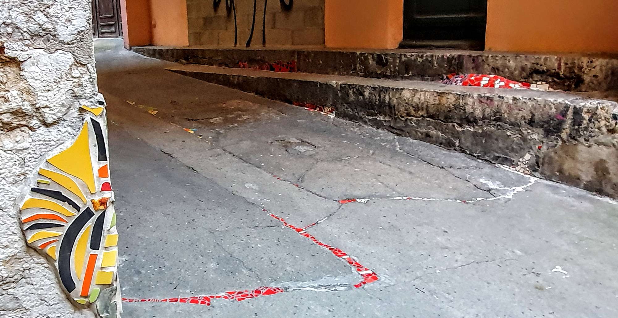 
								Street-art graffiti fresque 
								Ememem 
									7 Rue des Capucins
									69001
									Lyon
									France 
									Pat Finder
								Street-Art-Safari.com
								