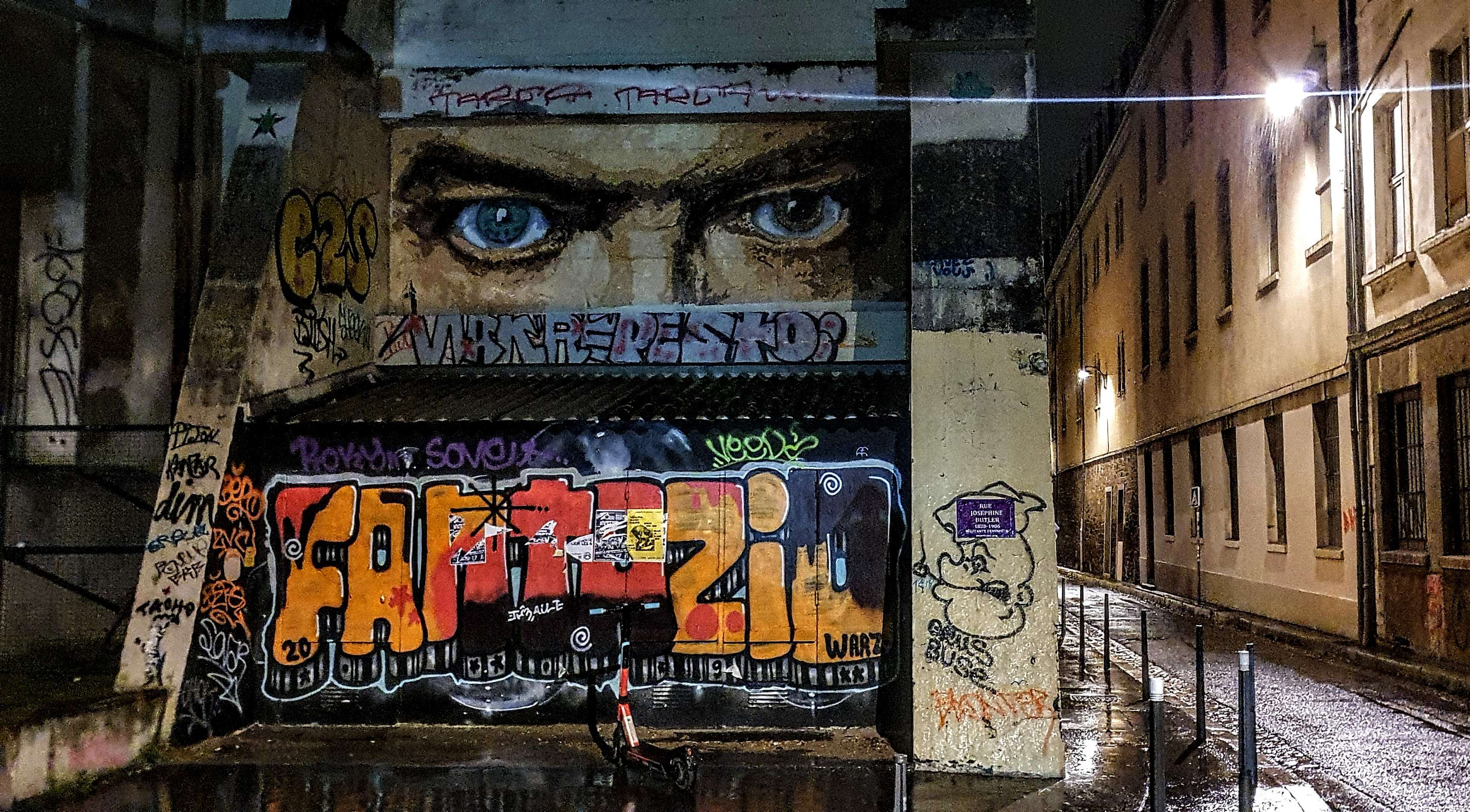 
								Street-art graffiti fresque 
								Big Ben 
									17 Rue Neyret
									69001
									Lyon
									France 
									Pat Finder
								Street-Art-Safari.com
								