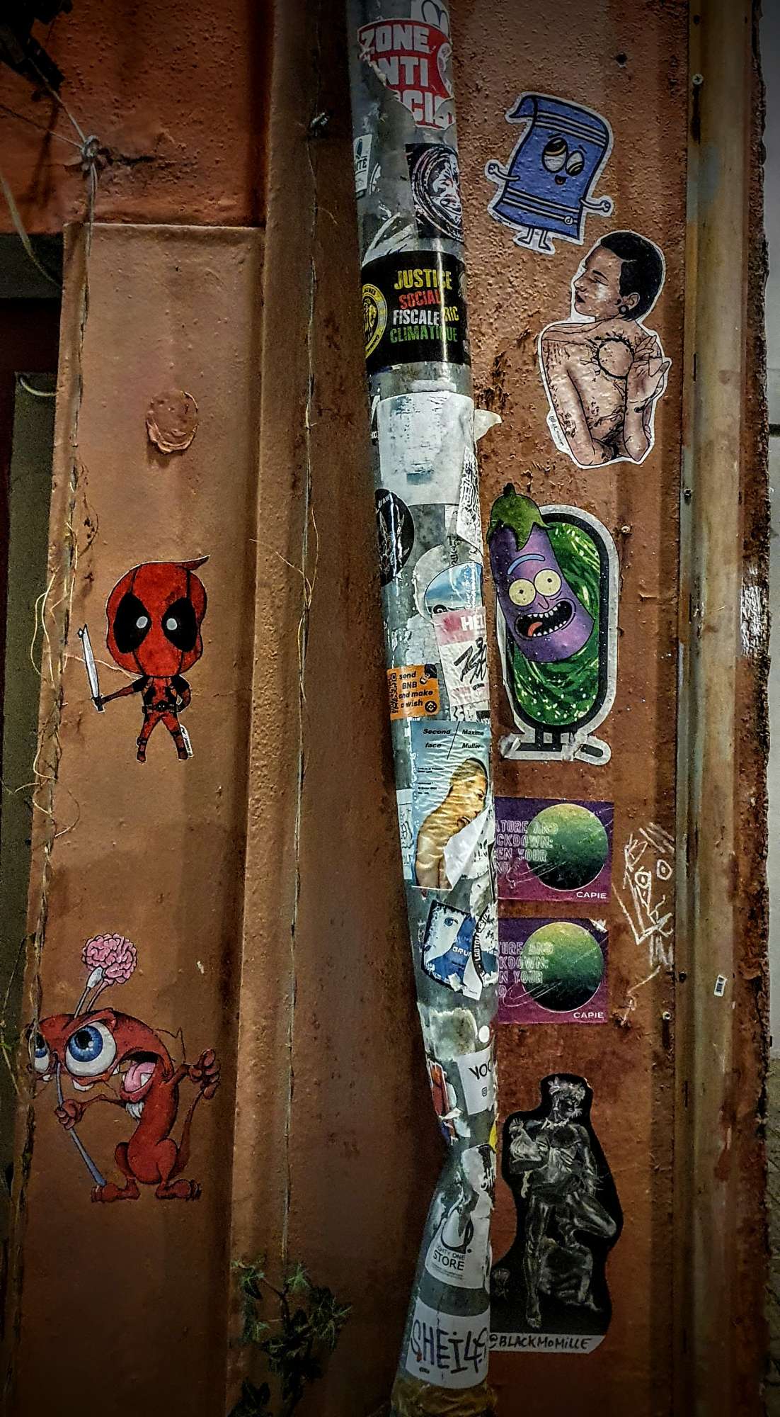 
								Street-art graffiti fresque 
								Blackmomille, Cap Phi, Duggyworld, Marion LACOUTRE, Nevoul, Verso 
									92 Mont&eacute;e de la Grande-C&ocirc;te
									69001
									Lyon
									France 
									Pat Finder
								Street-Art-Safari.com
								