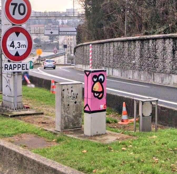 
								Street-art graffiti fresque 
								PEC 
									Autoroute du Soleil
									69130
									&Eacute;cully
									France 
									Pat Finder
								Street-Art-Safari.com
								