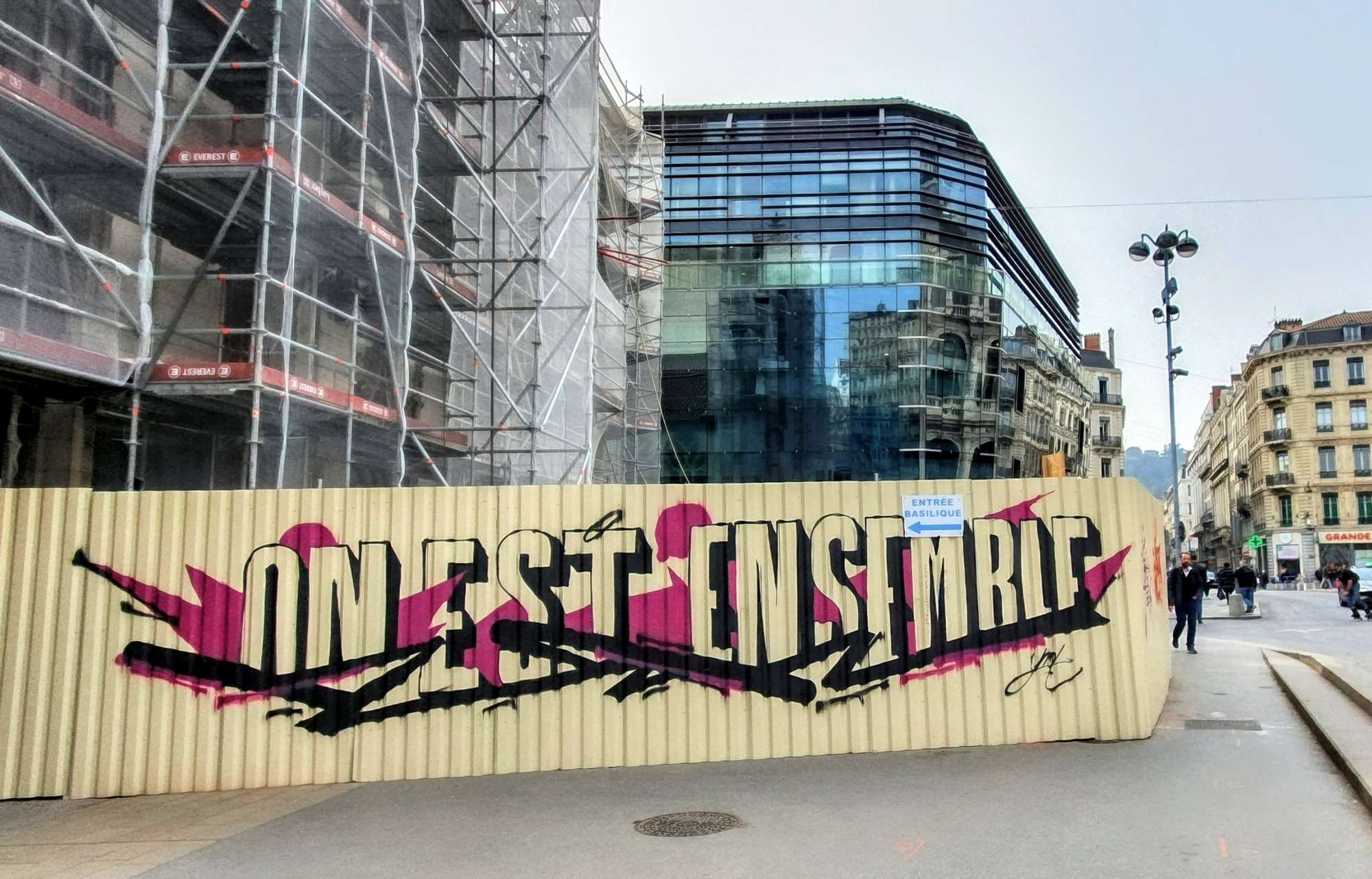 
								Street-art graffiti fresque 
								YNot 
									7 Place des Cordeliers
									69002
									Lyon
									France 
									Pat Finder
								Street-Art-Safari.com
								