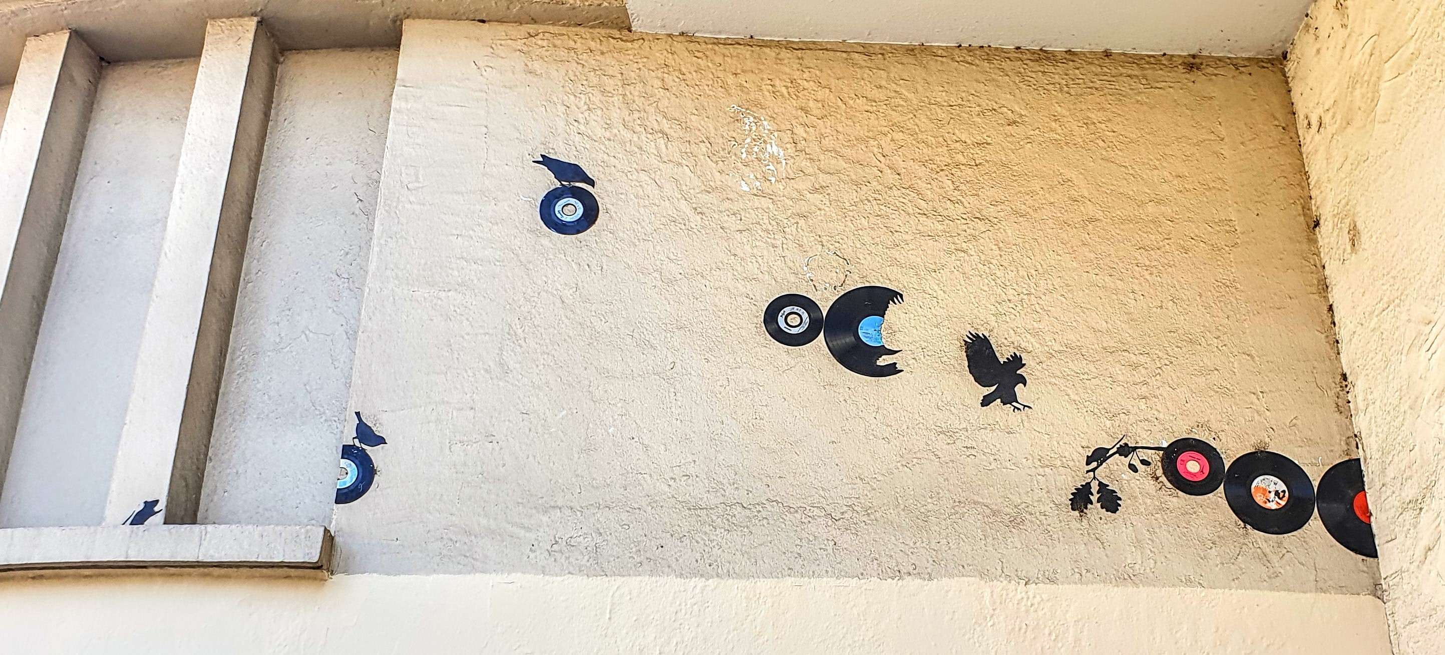 
								Street-art graffiti fresque 
								Kesa 
									69 Mont&eacute;e des Esses
									69004
									Lyon
									France 
									Pat Finder
								Street-Art-Safari.com
								