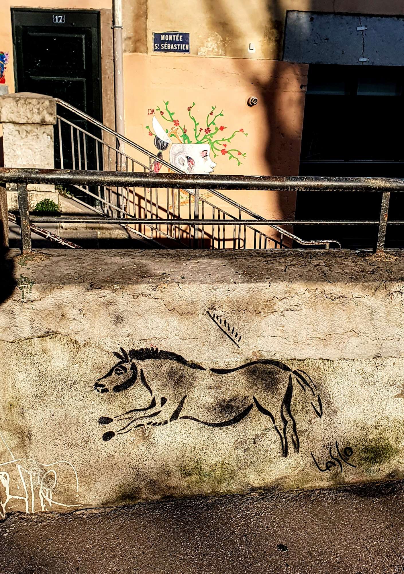 
								Street-art graffiti fresque 
								Lasco 
									17 Mont&eacute;e Saint-S&eacute;bastien
									69001
									Lyon
									France 
									Pat Finder
								Street-Art-Safari.com
								