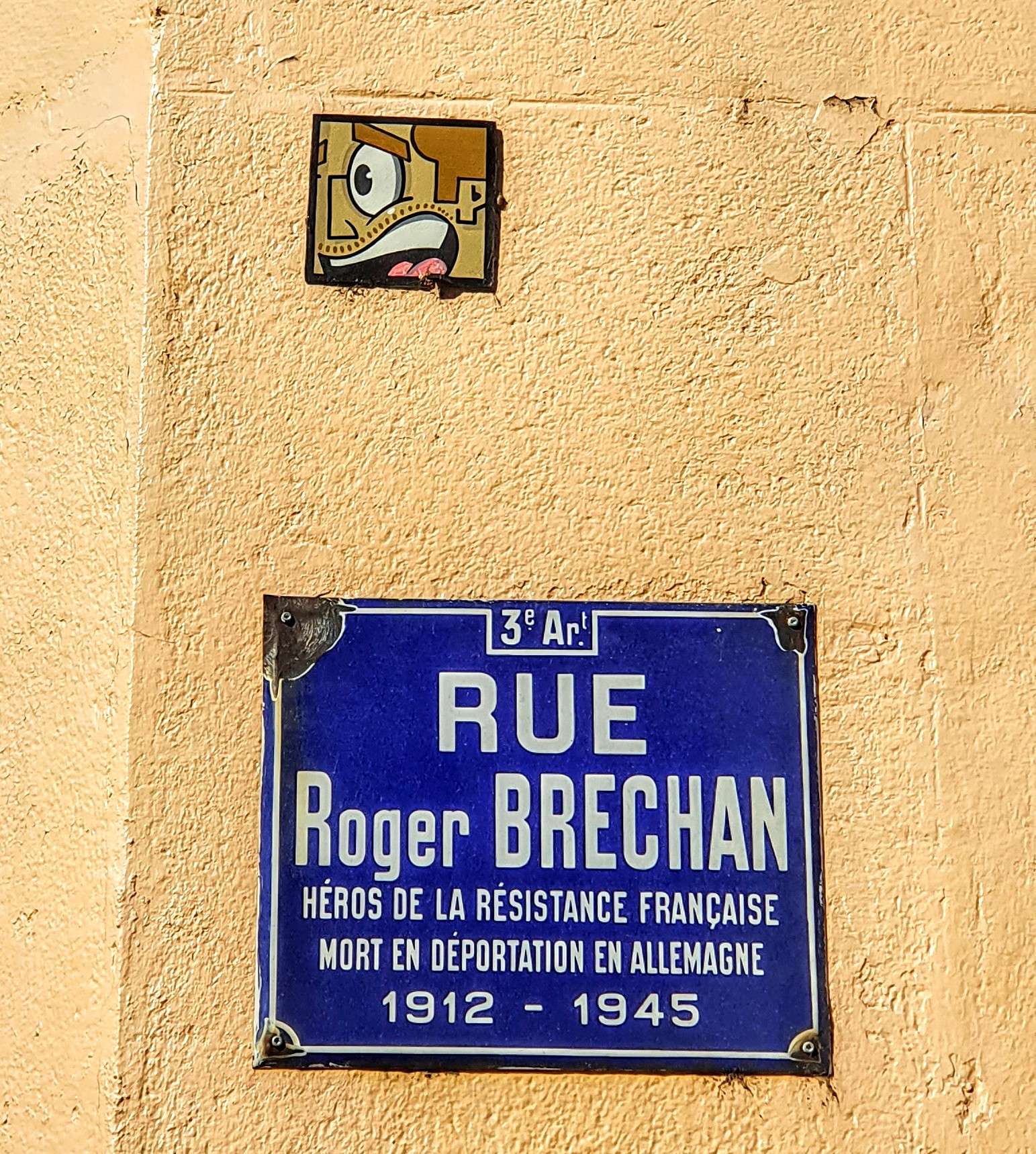 
								Street-art graffiti fresque 
								 
									32 Rue du Dauphin&eacute;
									69003
									Lyon
									France 
									Pat Finder
								Street-Art-Safari.com
								