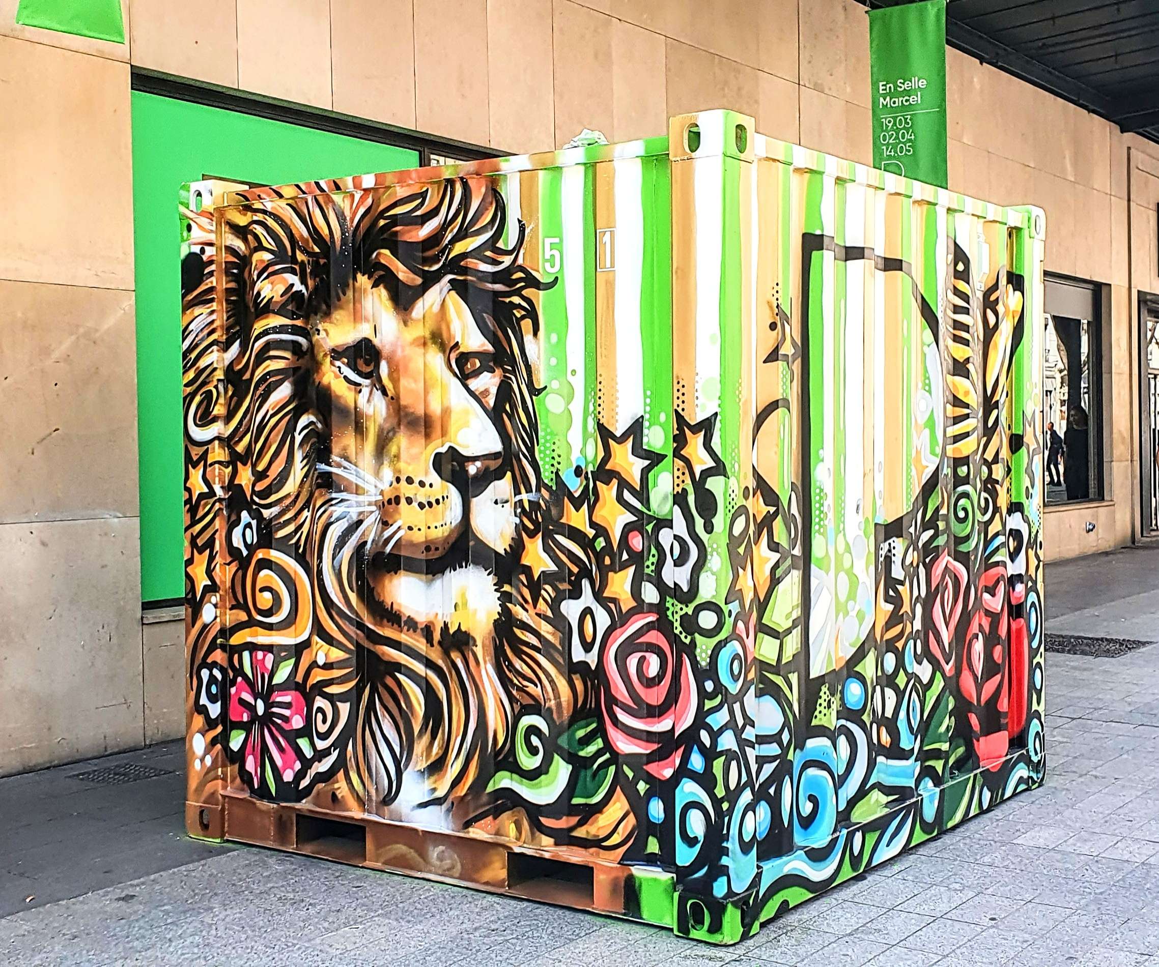 
								Street-art graffiti fresque 
								Jak&eacute; 
									42 Rue de la R&eacute;publique
									69002
									Lyon
									France 
									Pat Finder
								Street-Art-Safari.com
								