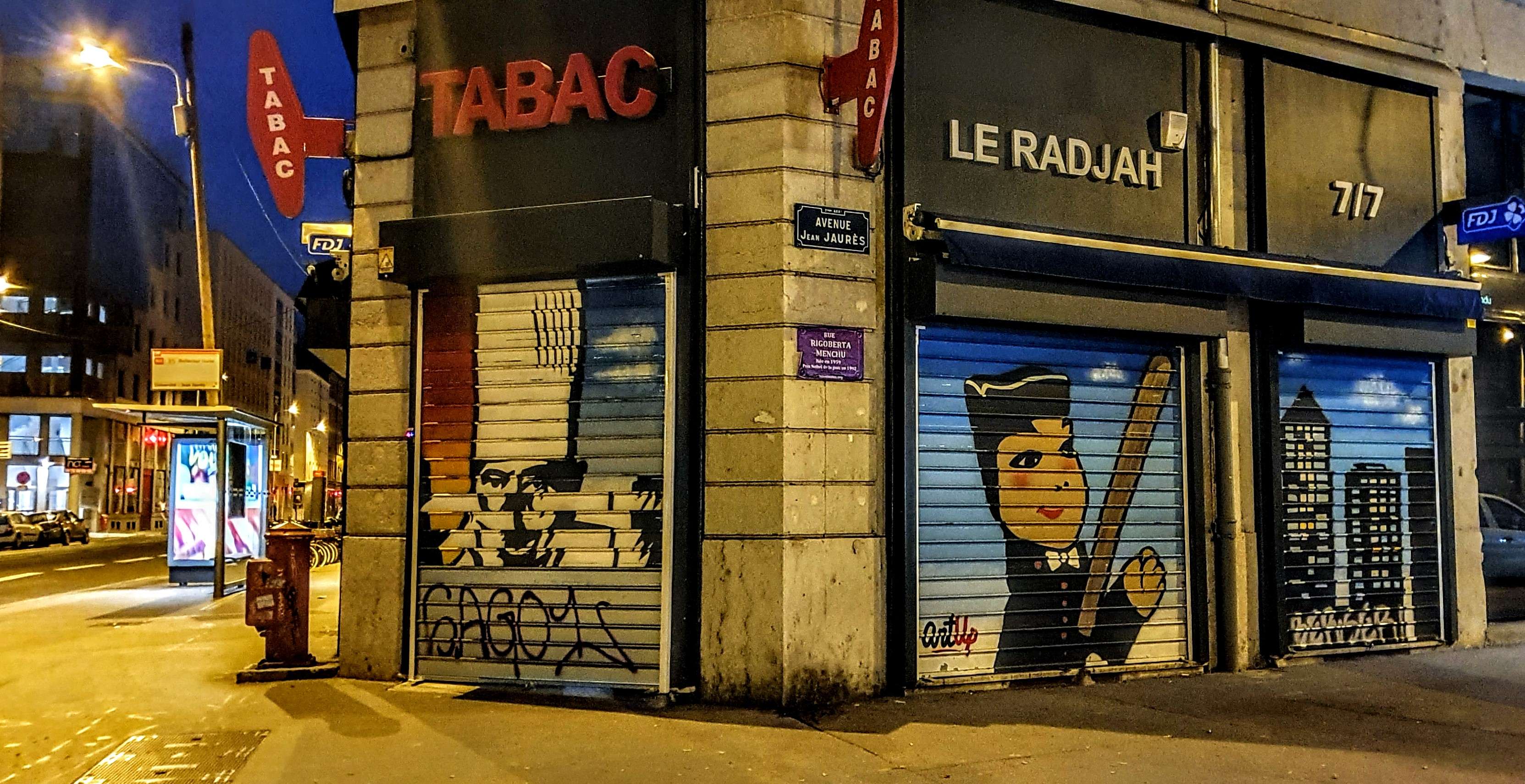 
								Street-art graffiti fresque 
								ArtUp 
									64 Avenue Jean Jaur&egrave;s
									69007
									Lyon
									France 
									Pat Finder
								Street-Art-Safari.com
								