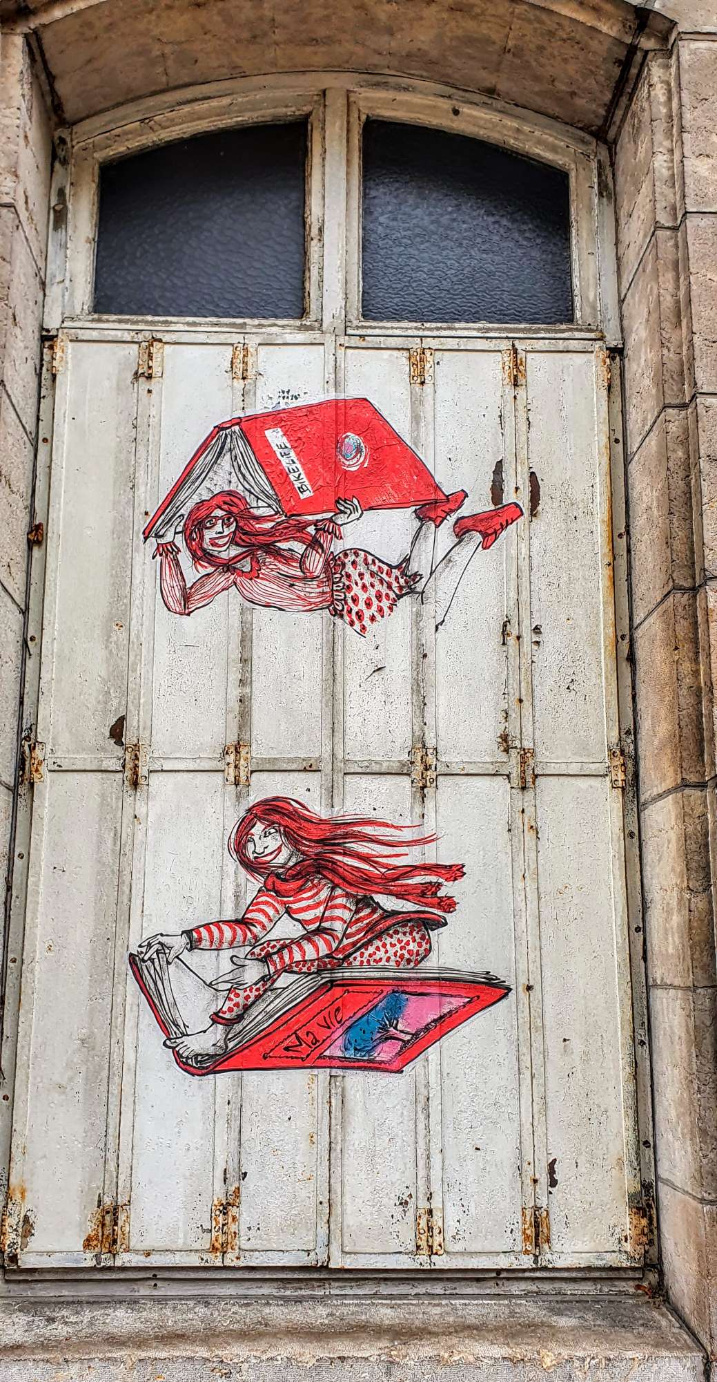 
								Street-art graffiti fresque 
								Yuri Hopnn 
									16 Place Fran&ccedil;ois Bertras
									69005
									Lyon
									France 
									Pat Finder
								Street-Art-Safari.com
								