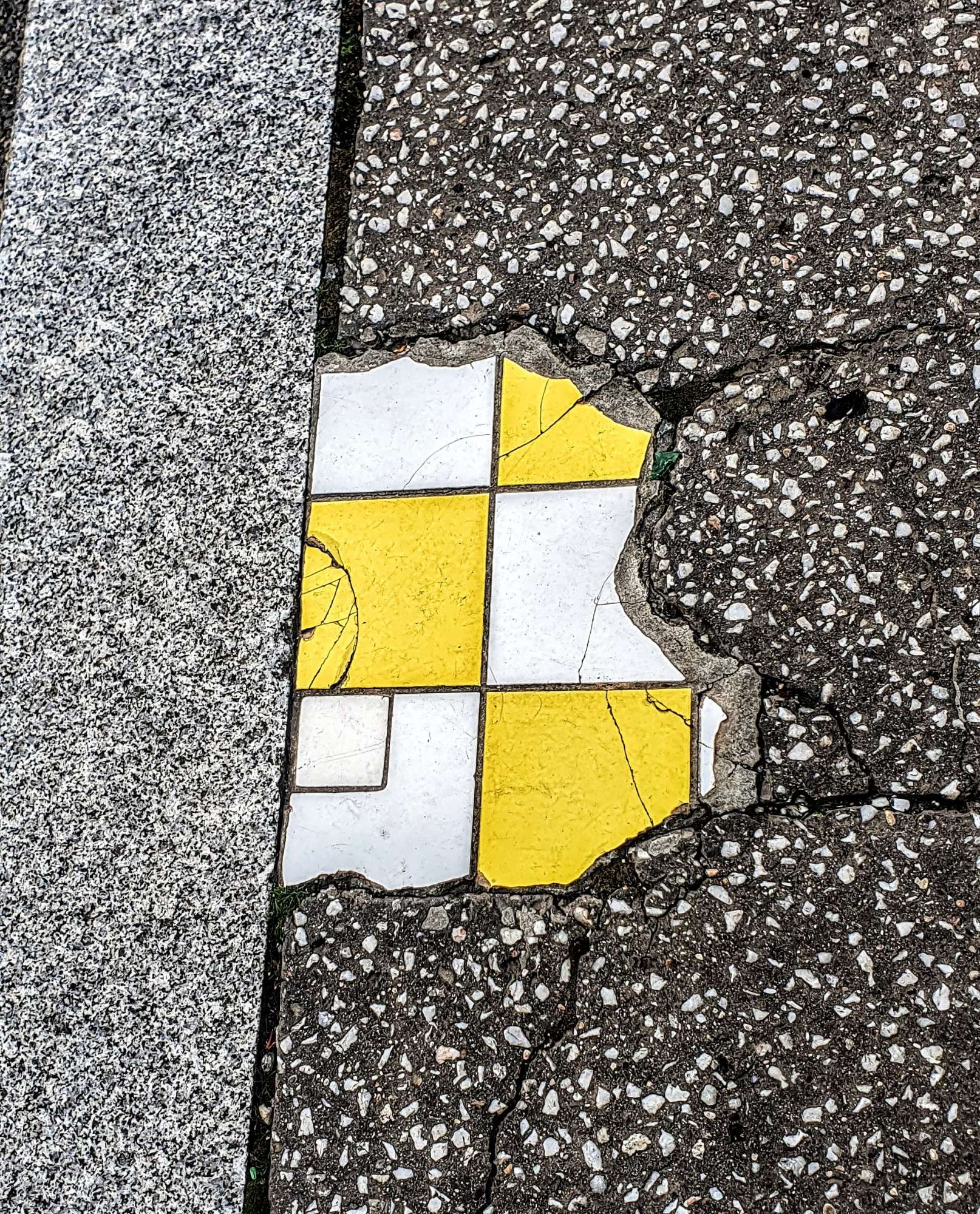 
								Street-art graffiti fresque 
								Ememem 
									61 Avenue Berthelot
									69007
									Lyon
									France 
									Pat Finder
								Street-Art-Safari.com
								