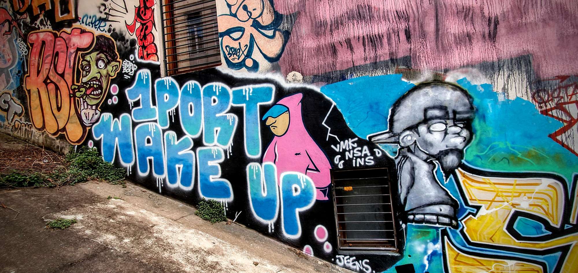 
								Street-art graffiti fresque 
								1Port 
									1 Rue Diderot
									69001
									Lyon
									France 
									Pat Finder
								Street-Art-Safari.com
								